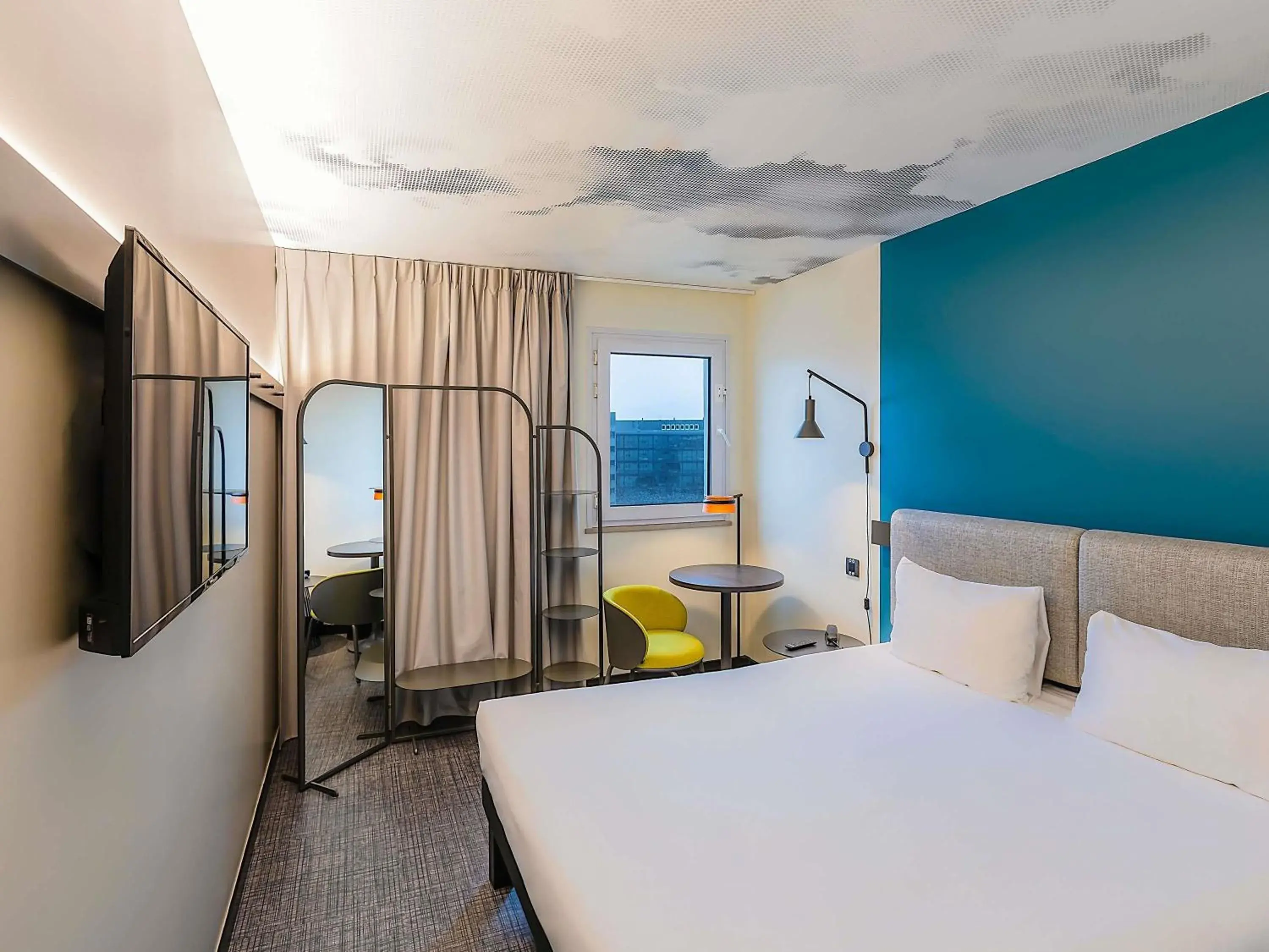 Bedroom, Bed in Hotel ibis Lisboa Alfragide Bedroom, Bed in Hotel ibis Lisboa Alfragide