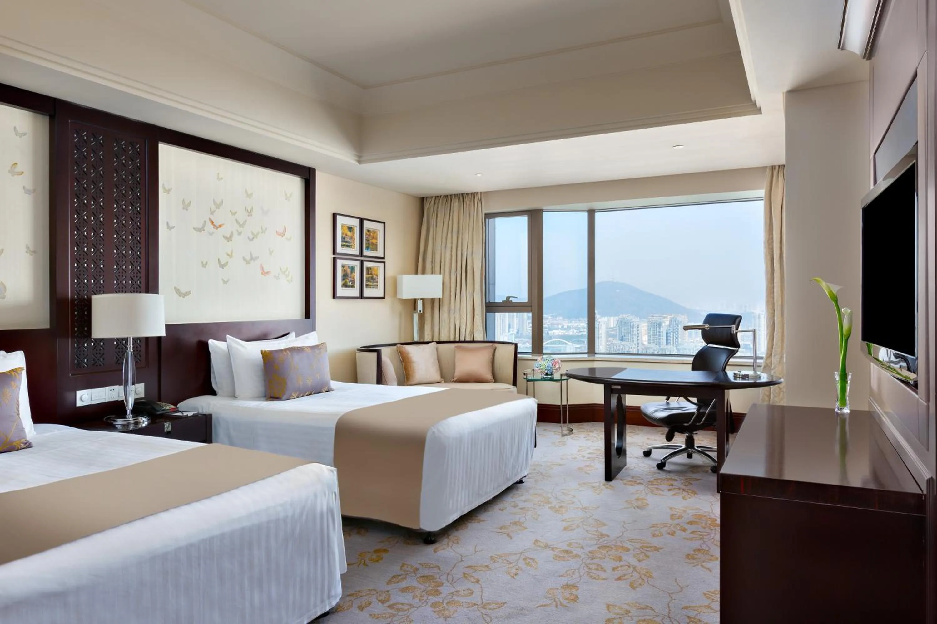 Photo of the whole room in InterContinental Wuxi by IHG