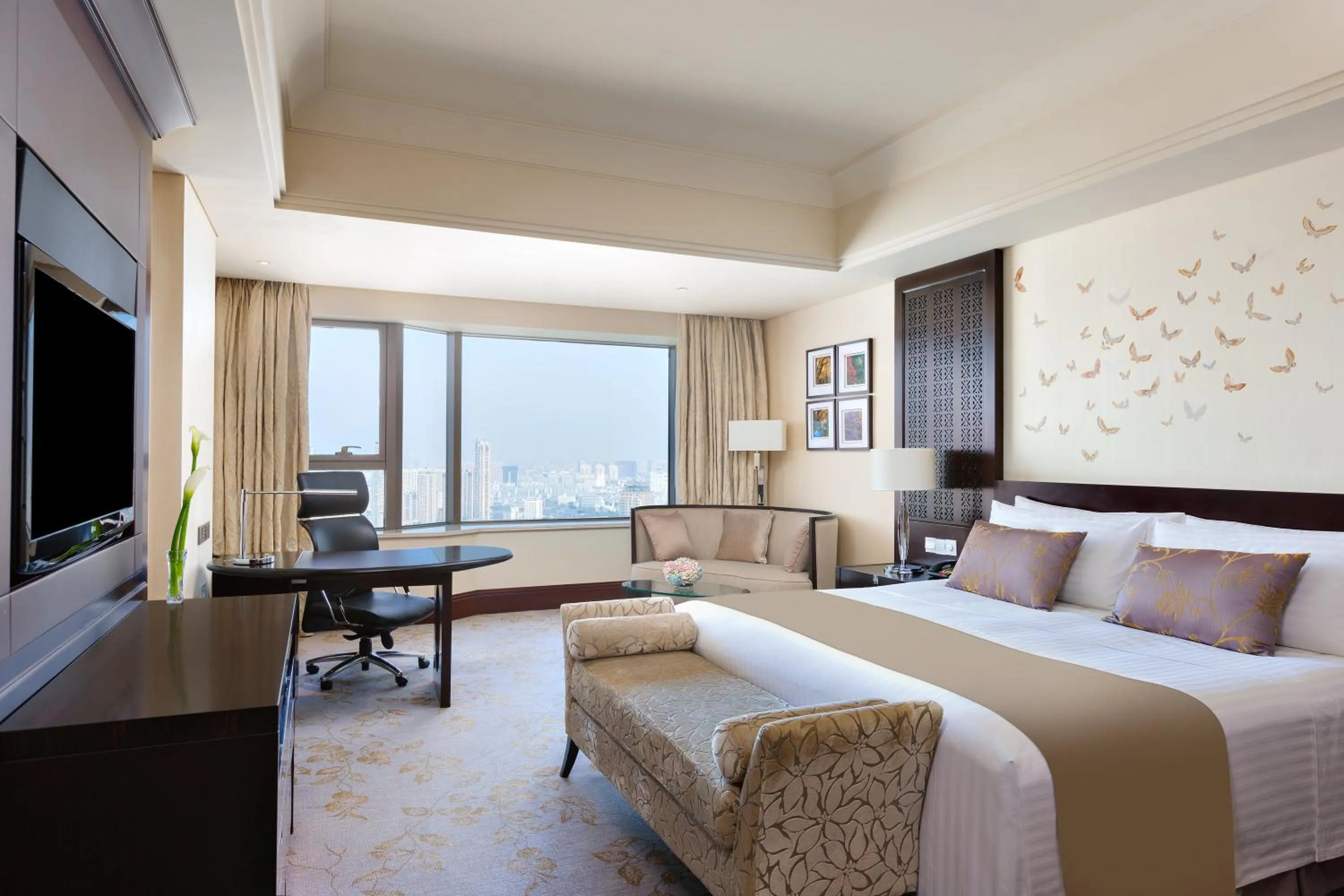 Photo of the whole room, Bed in InterContinental Wuxi by IHG
