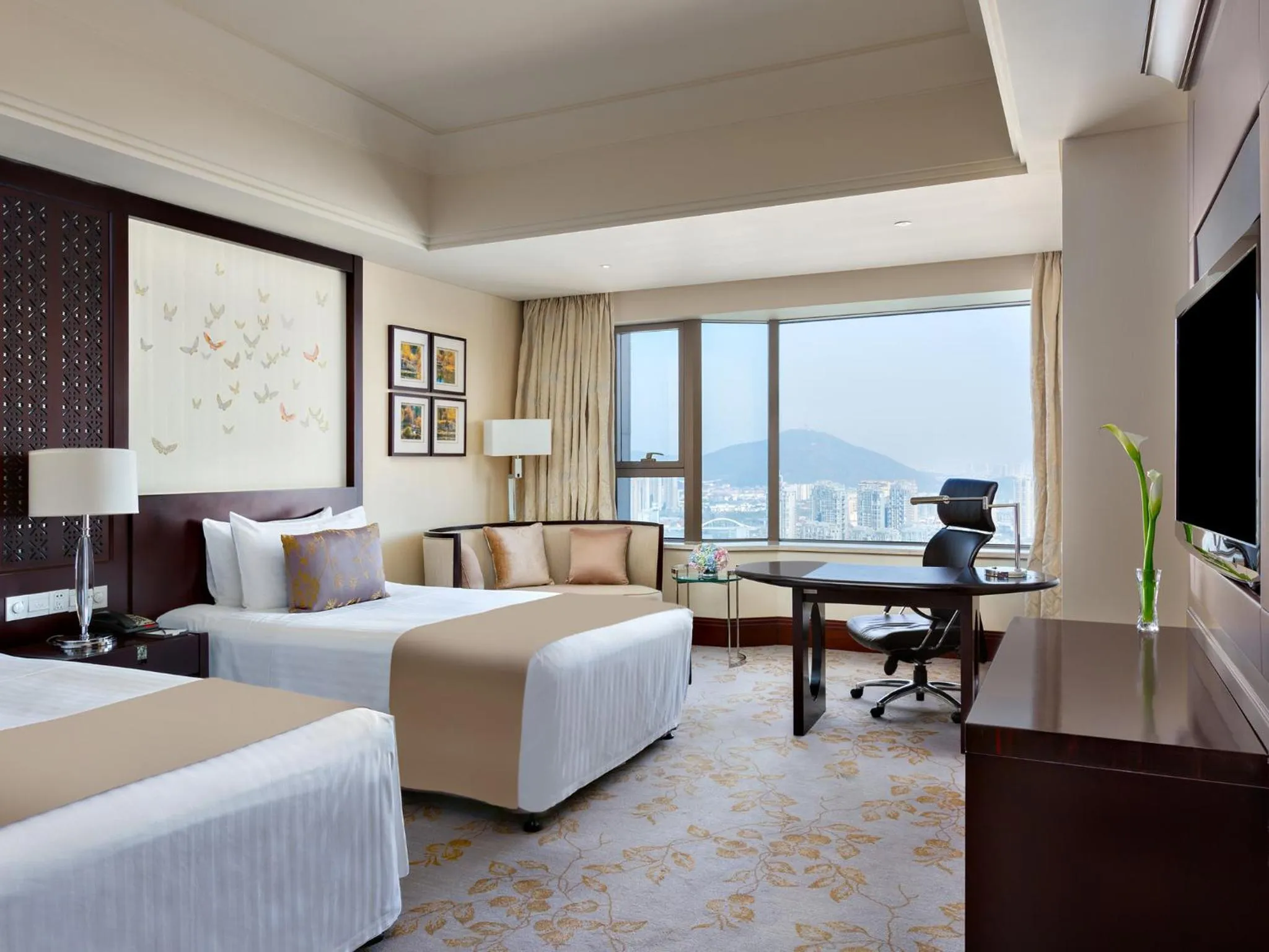 Photo of the whole room in InterContinental Wuxi by IHG