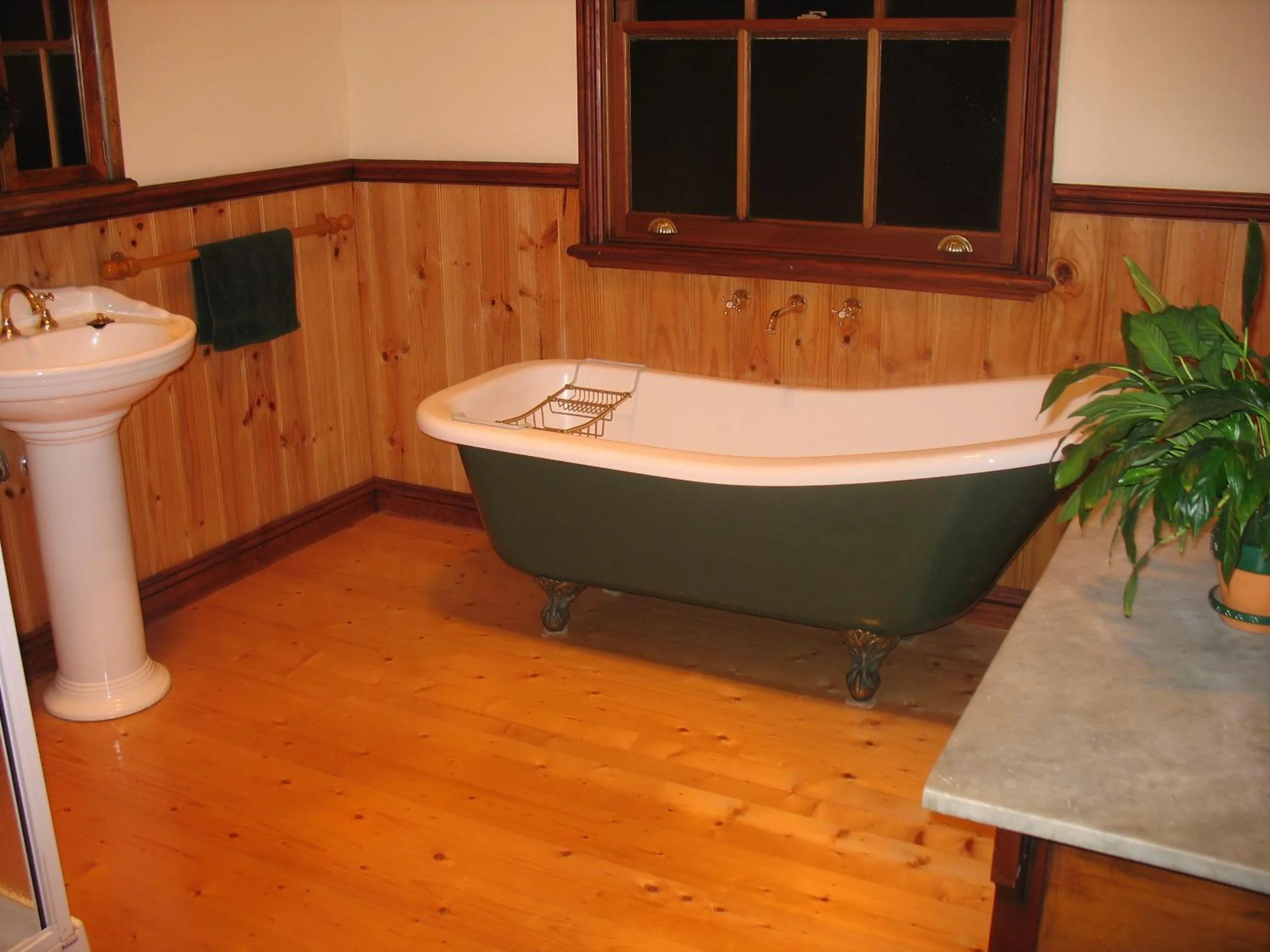 Bathroom in Butterfly Farm Bed and Breakfast Nirranda