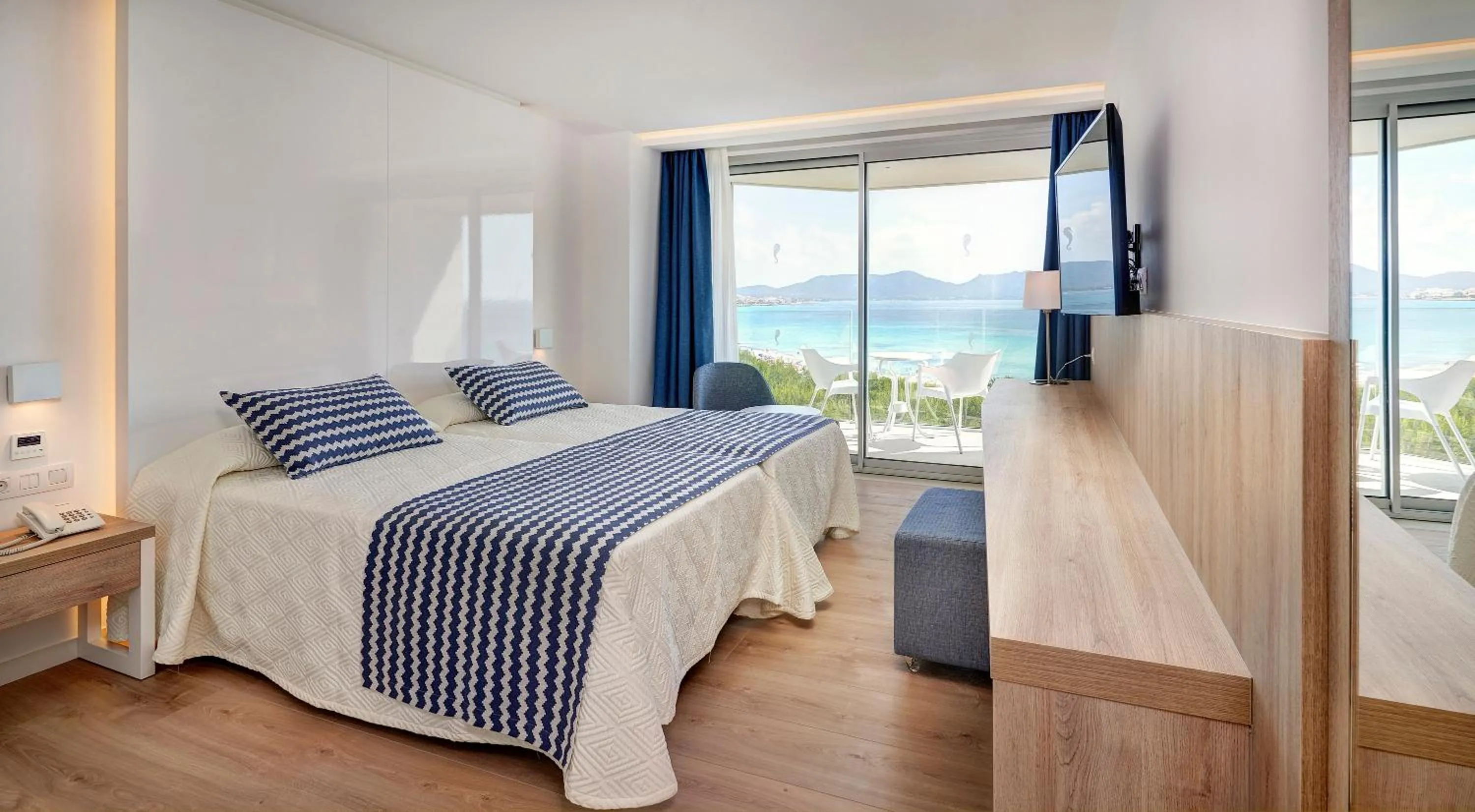 Bed in Hipotels Bahia Cala Millor - Adults Only