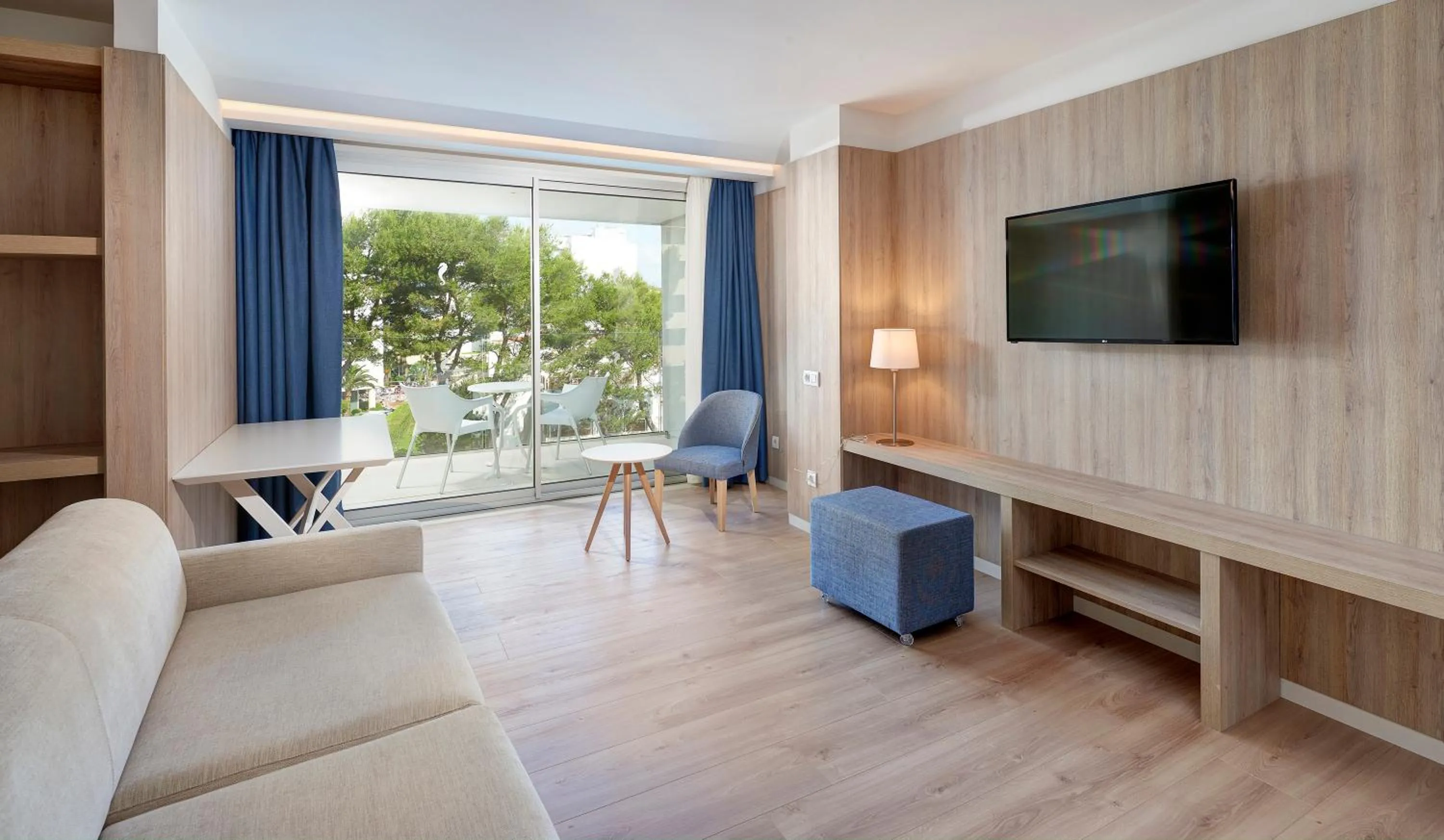TV and multimedia in Hipotels Bahia Cala Millor - Adults Only