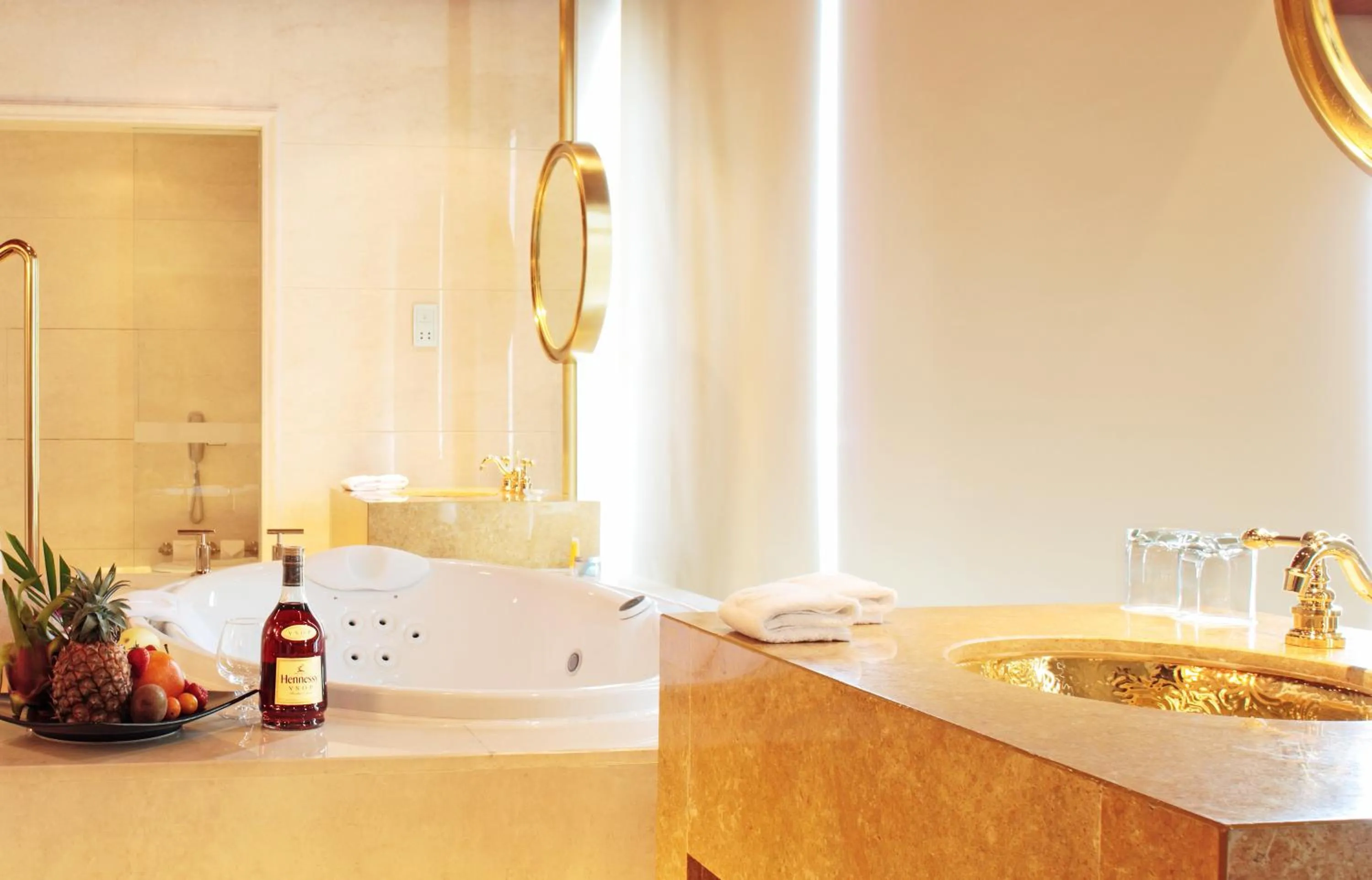 Bathroom in Golden Eagle Summit Hotel (Downtown)