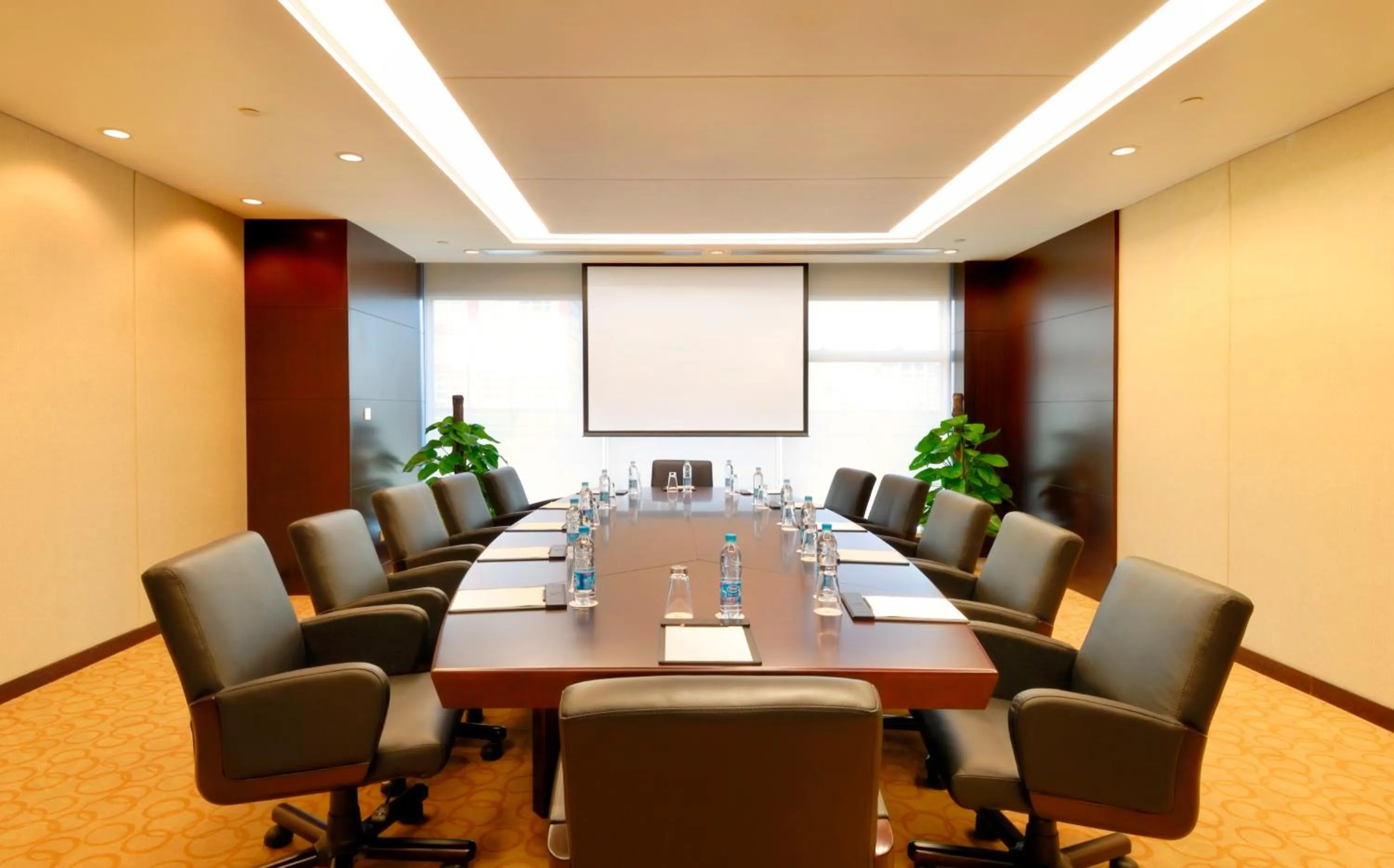 Business facilities in Golden Eagle Summit Hotel (Downtown)