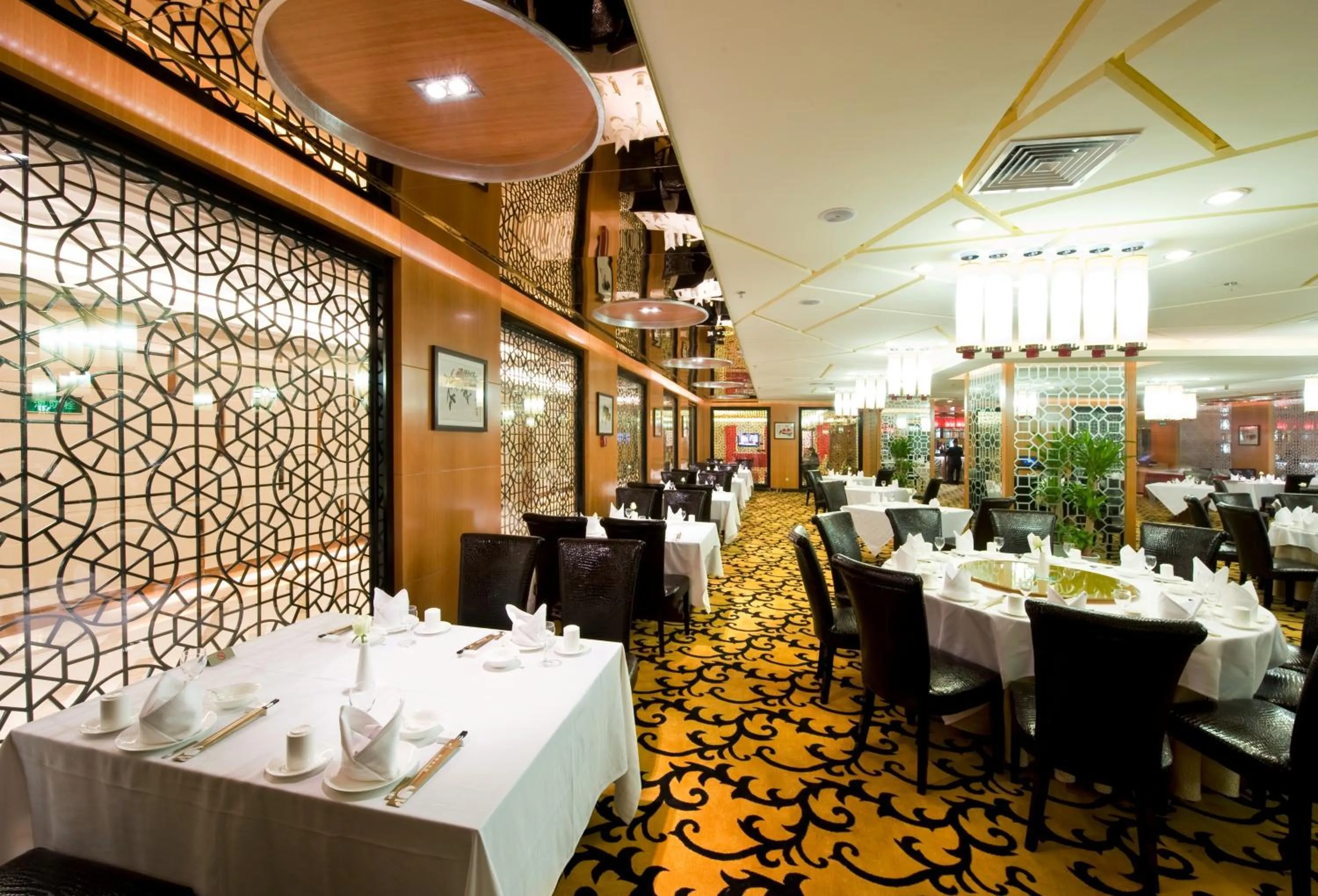 Restaurant/places to eat in Golden Eagle Summit Hotel (Downtown)