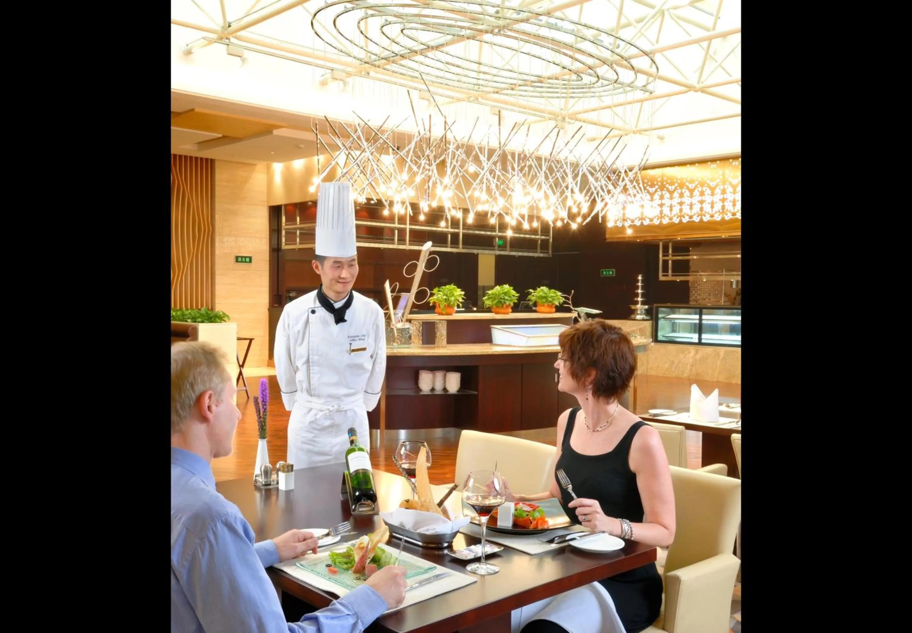 Restaurant/places to eat in Golden Eagle Summit Hotel (Downtown)