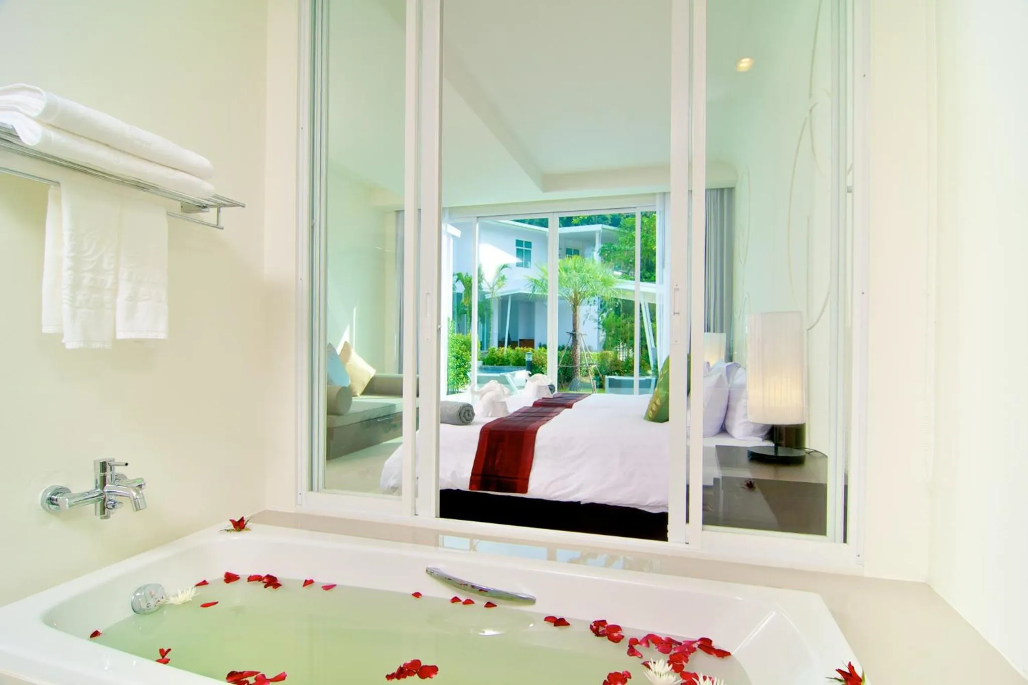 Bathroom, Bed in The Palmery Resort