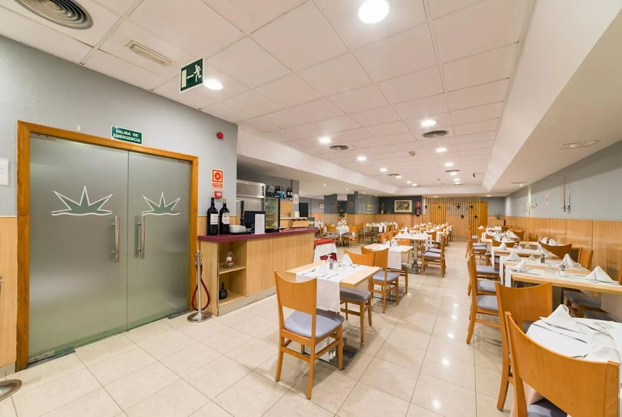 Restaurant/places to eat in Hotel Montemar