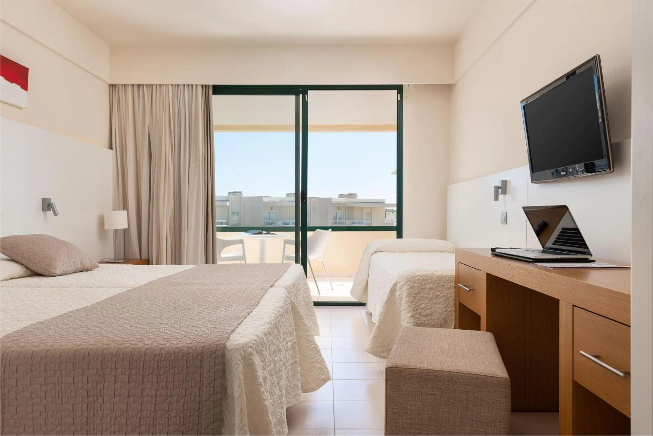 Balcony/Terrace, Bed in Welikehotel Marfil Playa