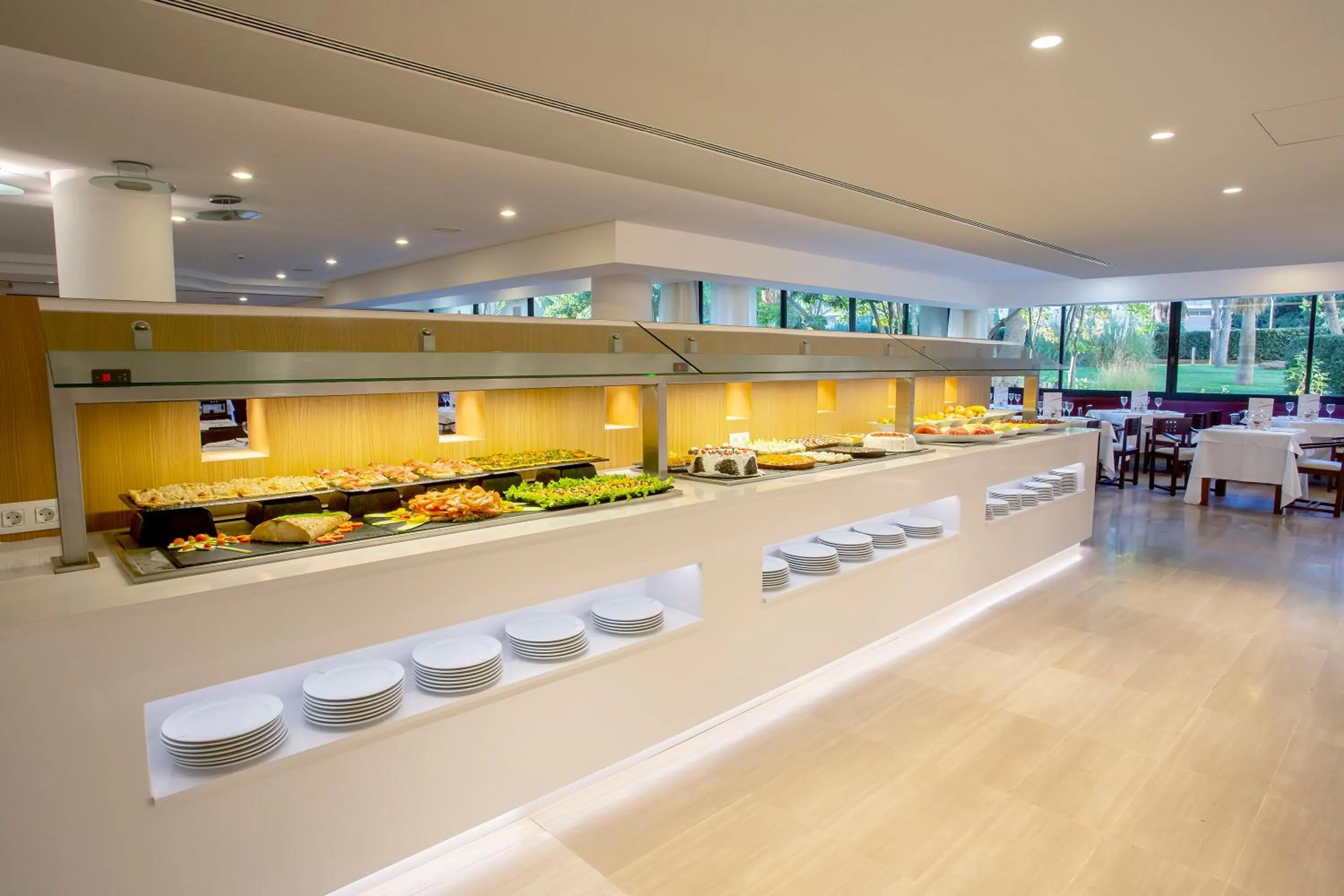 Restaurant/places to eat in Welikehotel Marfil Playa