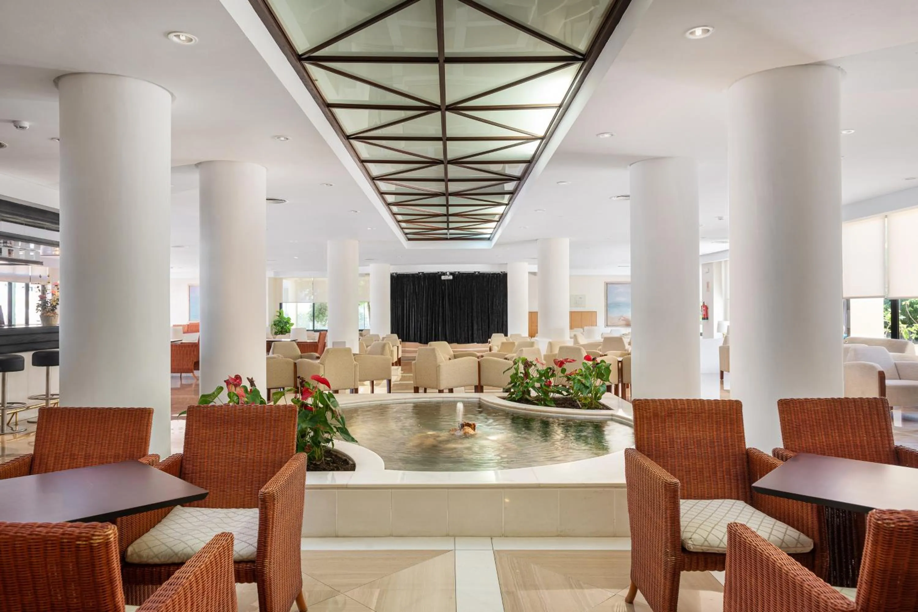 Lounge or bar in Welikehotel Marfil Playa