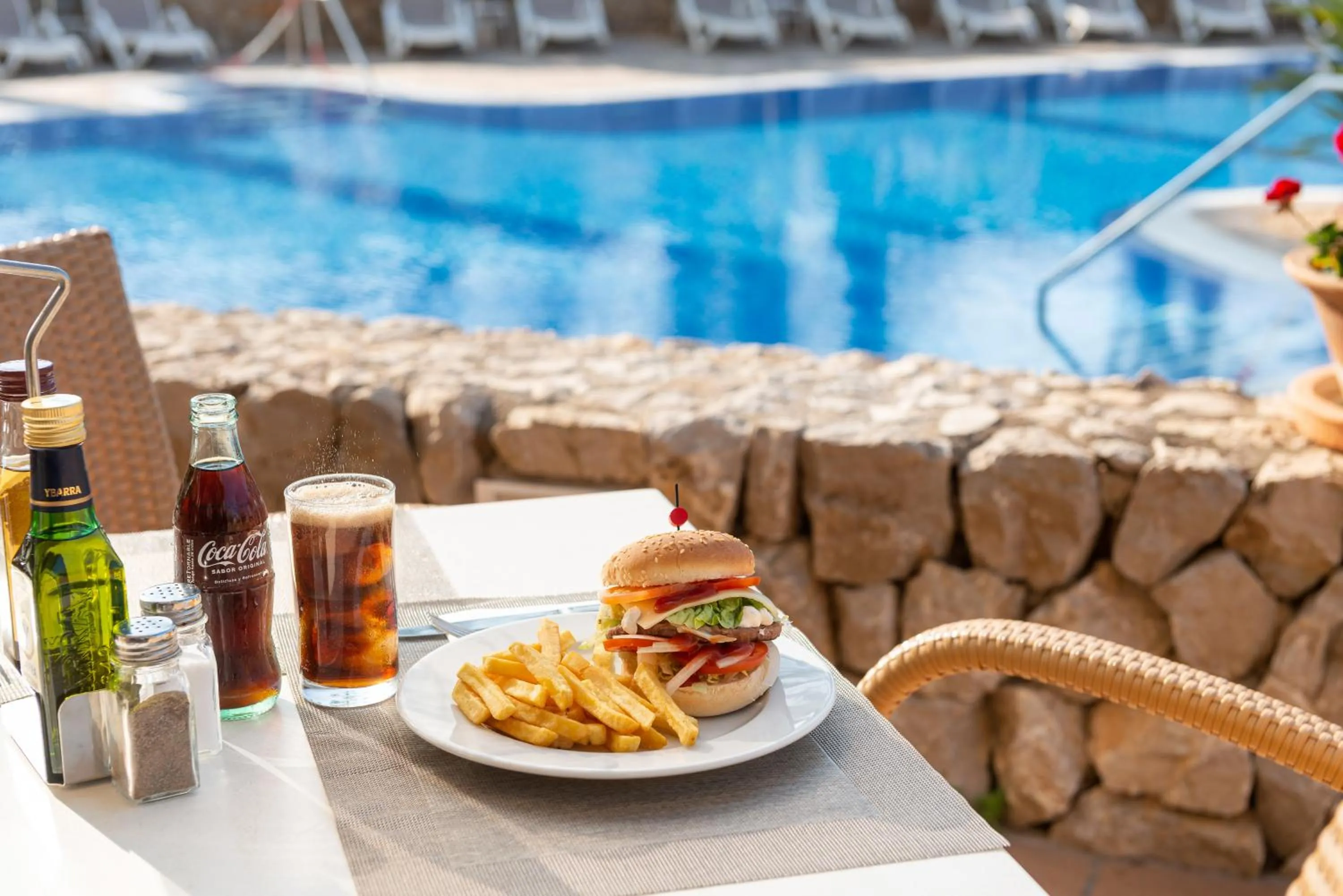 Food and drinks in Welikehotel Marfil Playa