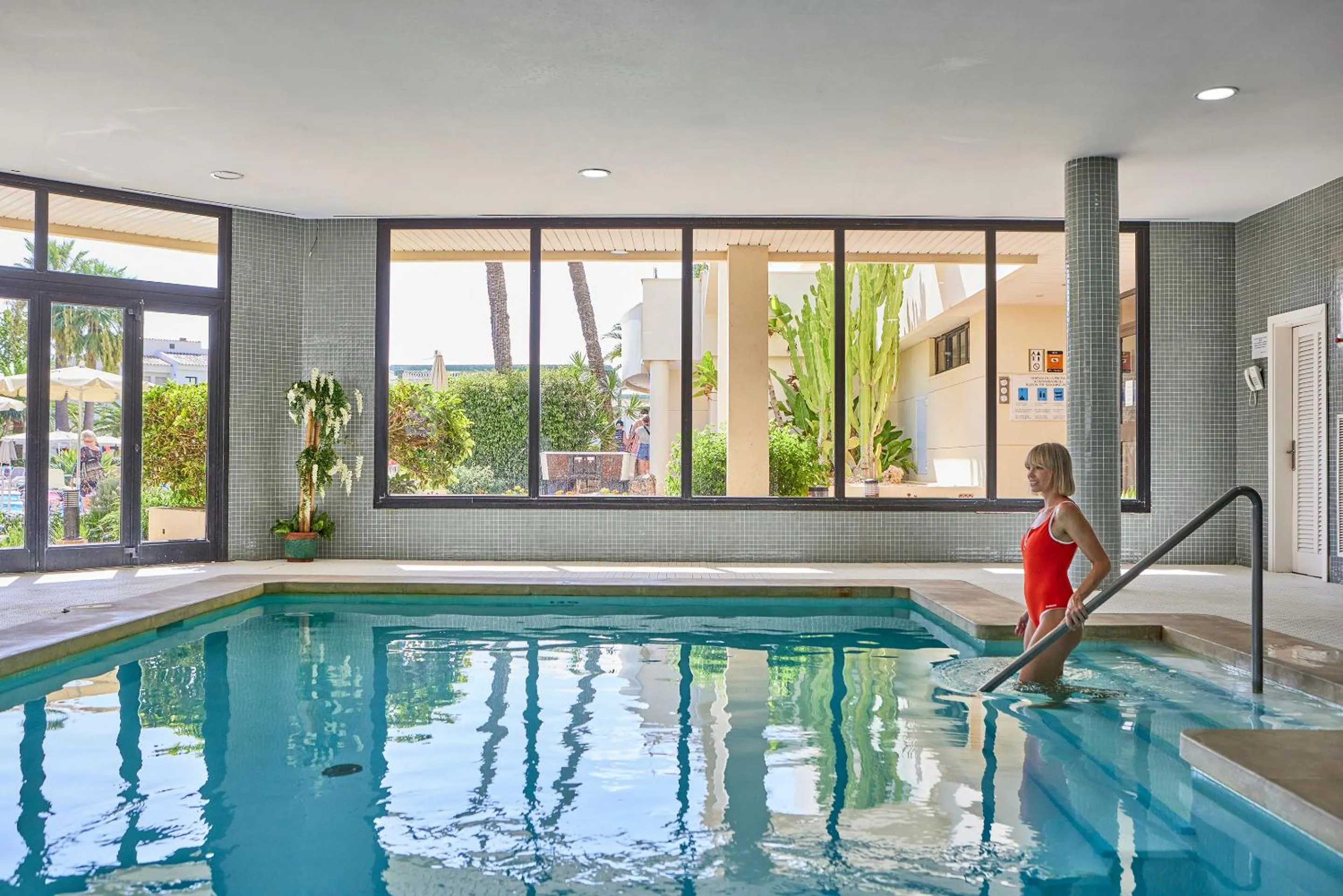 Swimming pool in Welikehotel Marfil Playa