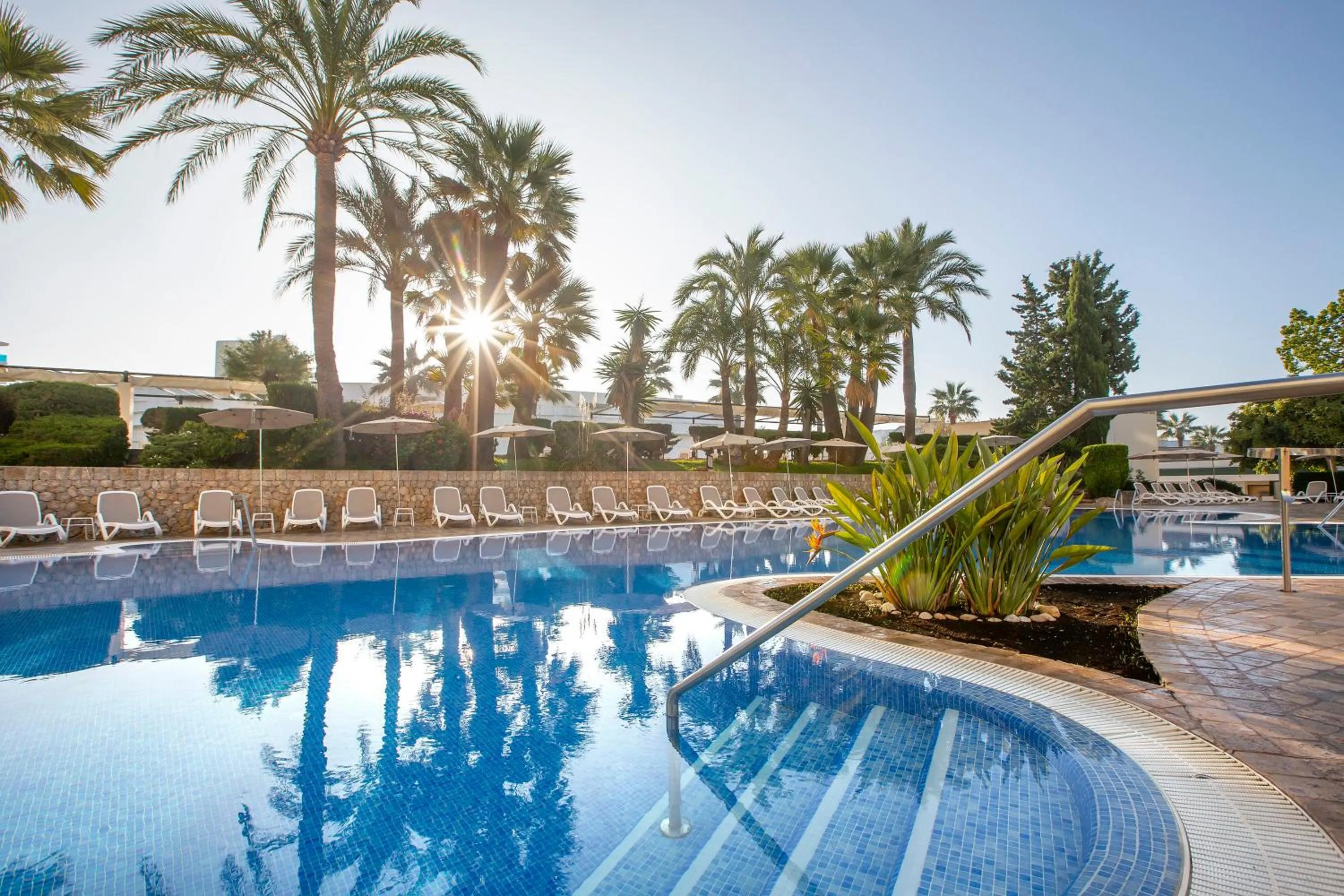 Swimming pool in Welikehotel Marfil Playa