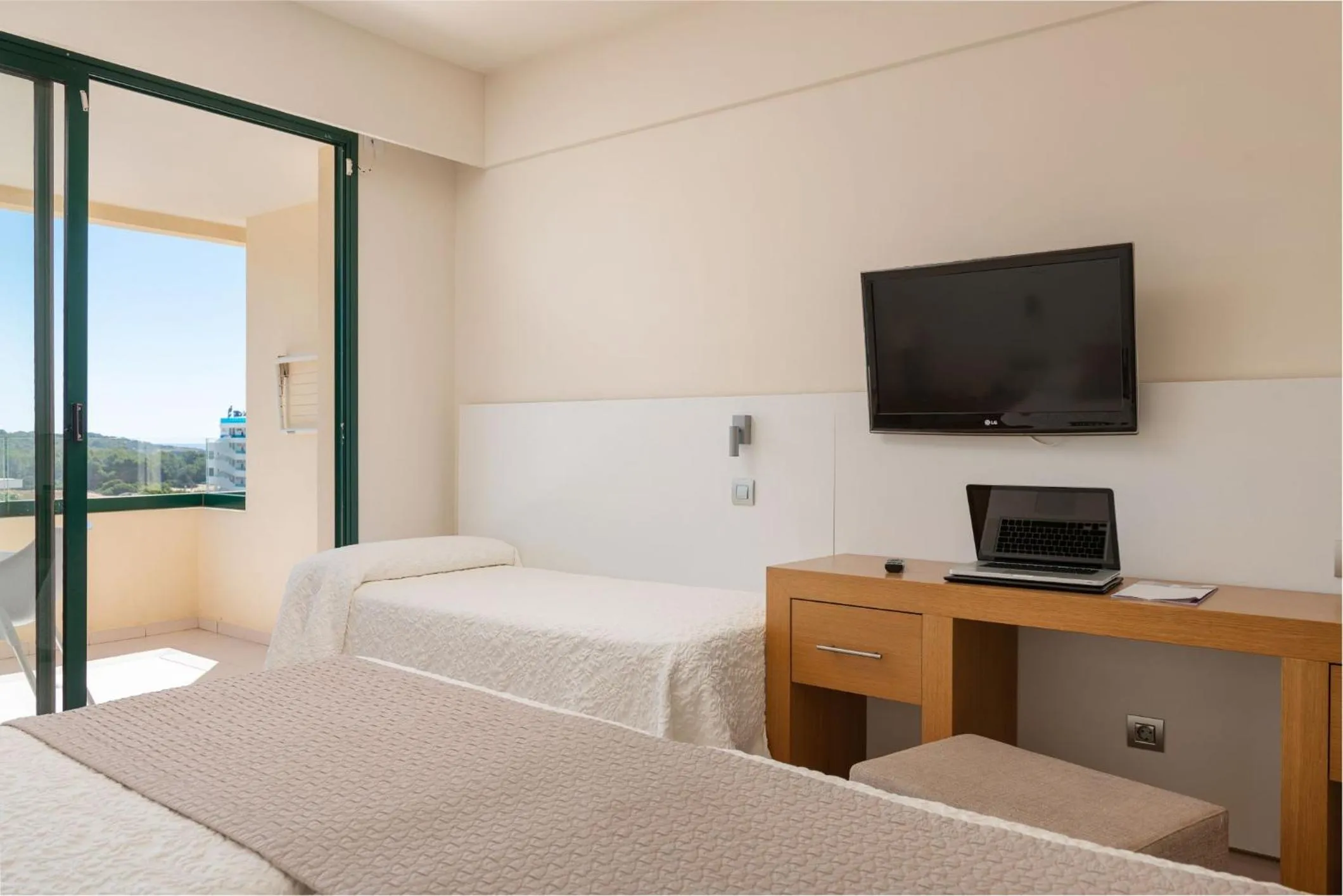 TV and multimedia, Bed in Welikehotel Marfil Playa