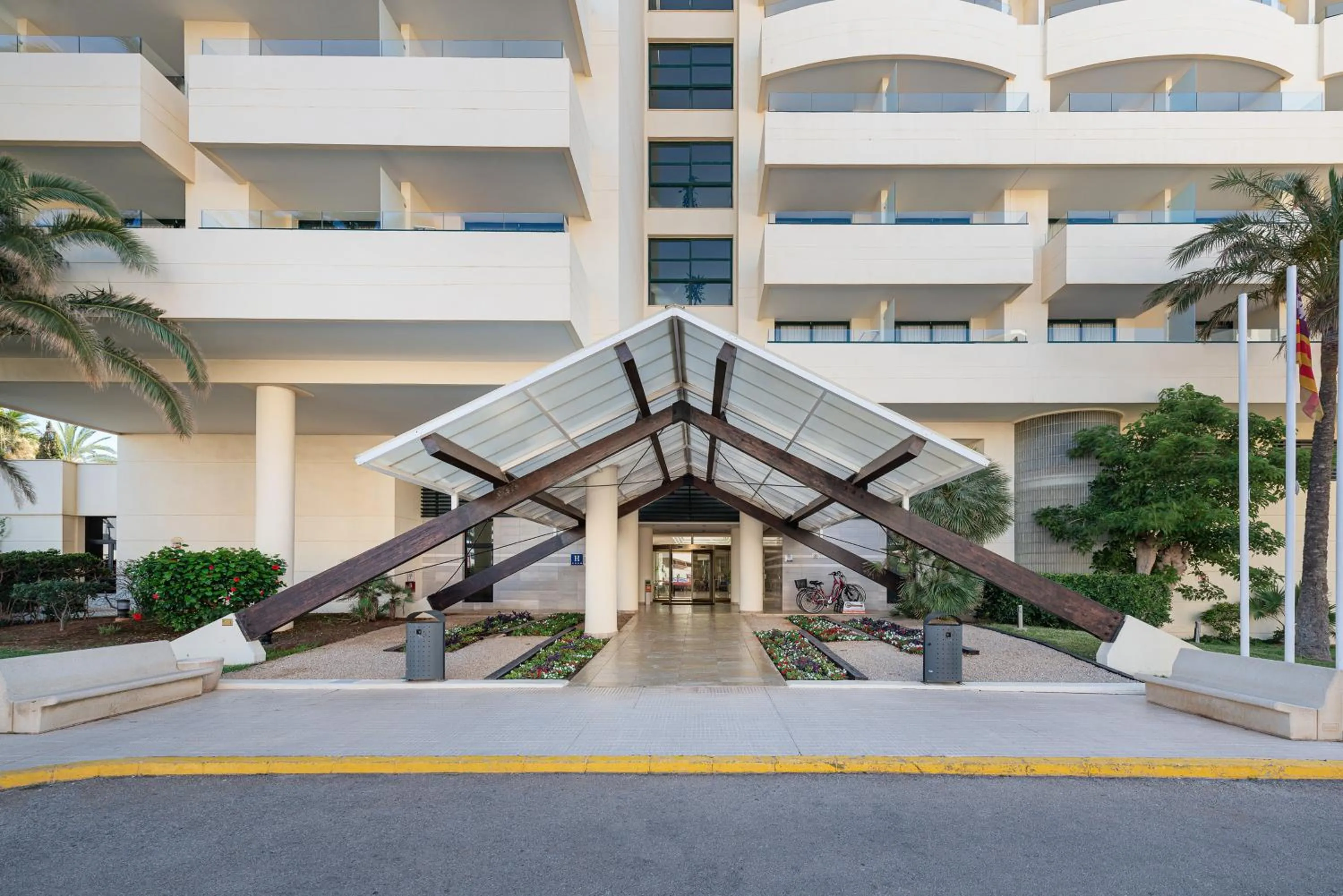 Facade/entrance in Welikehotel Marfil Playa