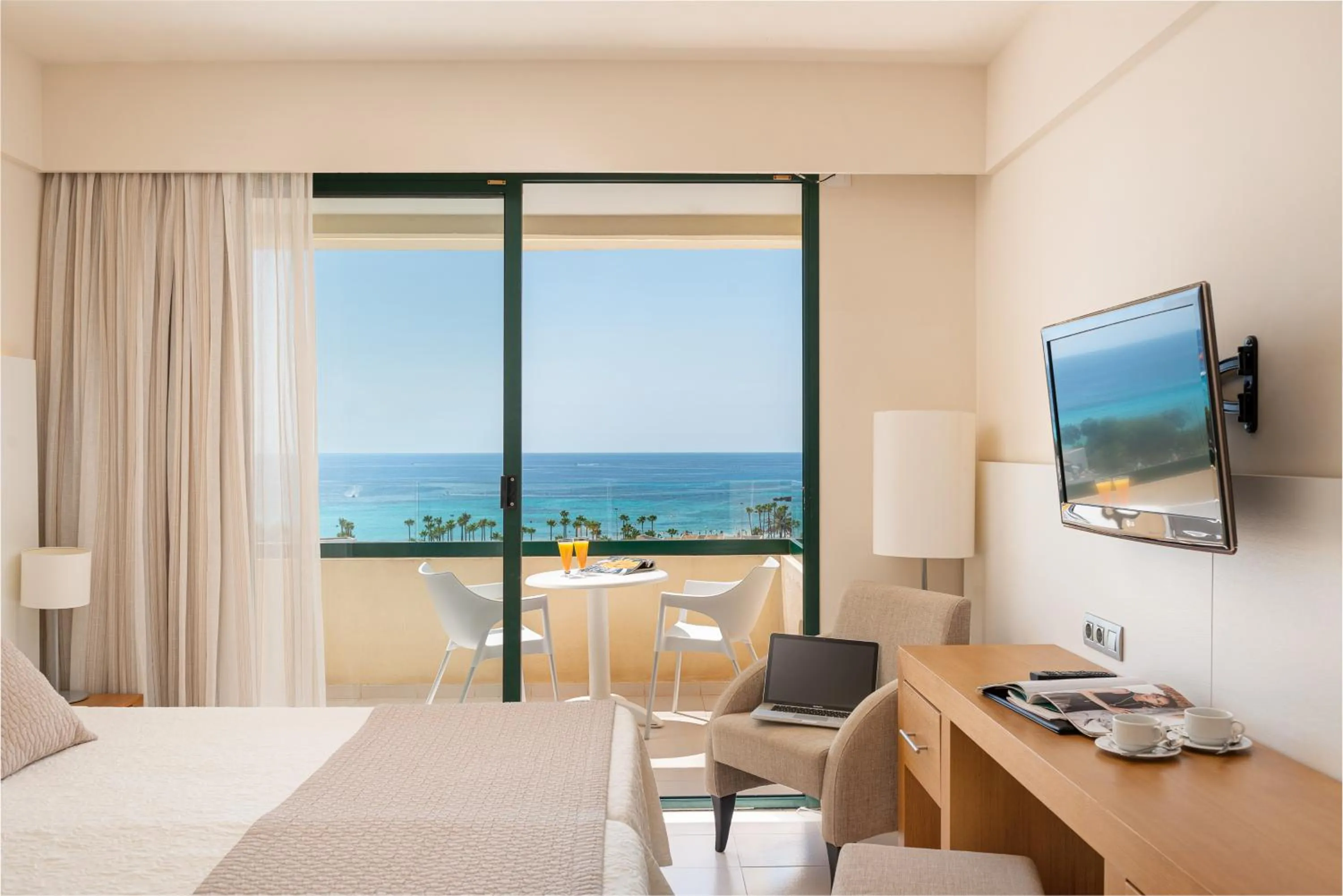 Sea view, Bed in Welikehotel Marfil Playa