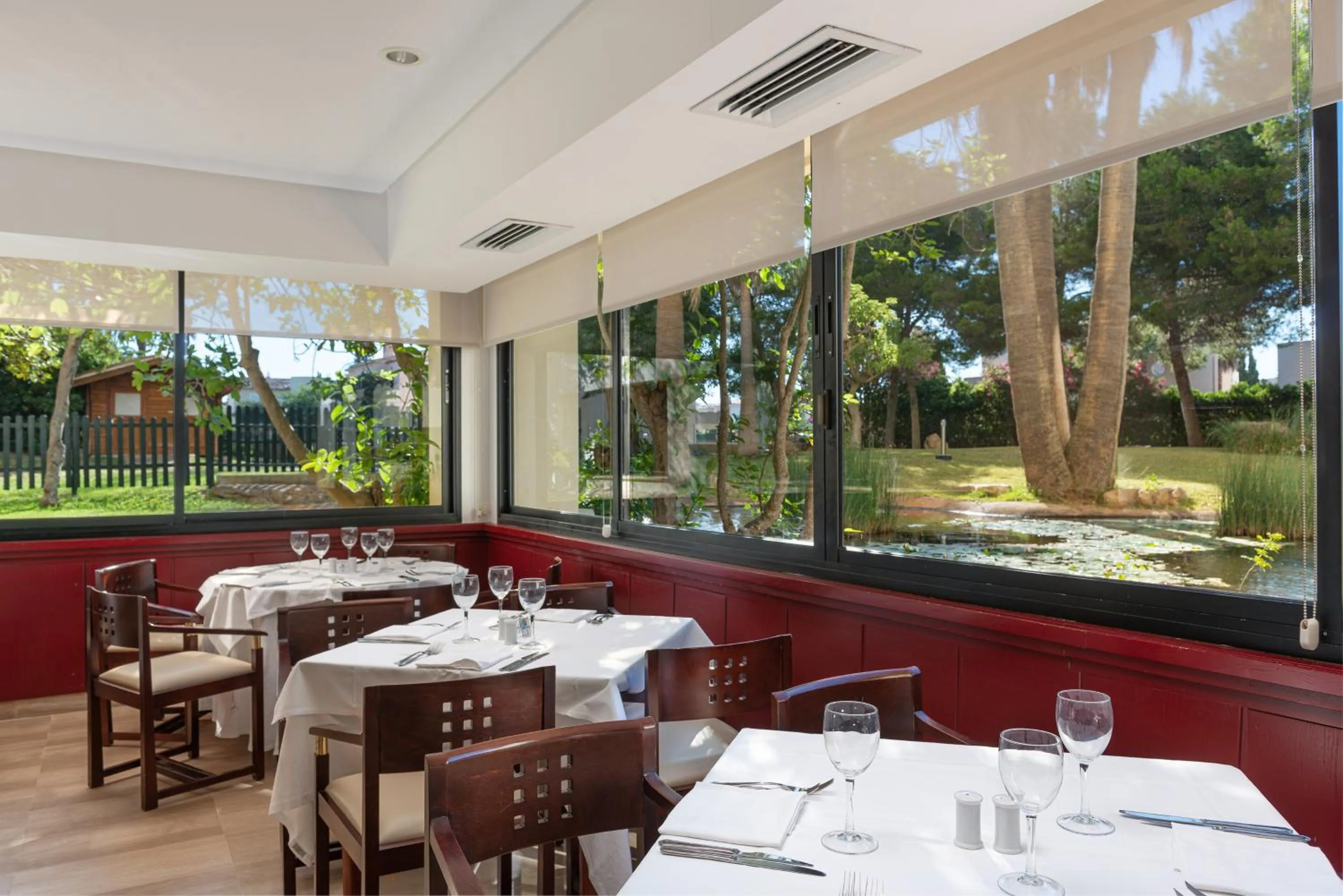 Restaurant/places to eat in Welikehotel Marfil Playa