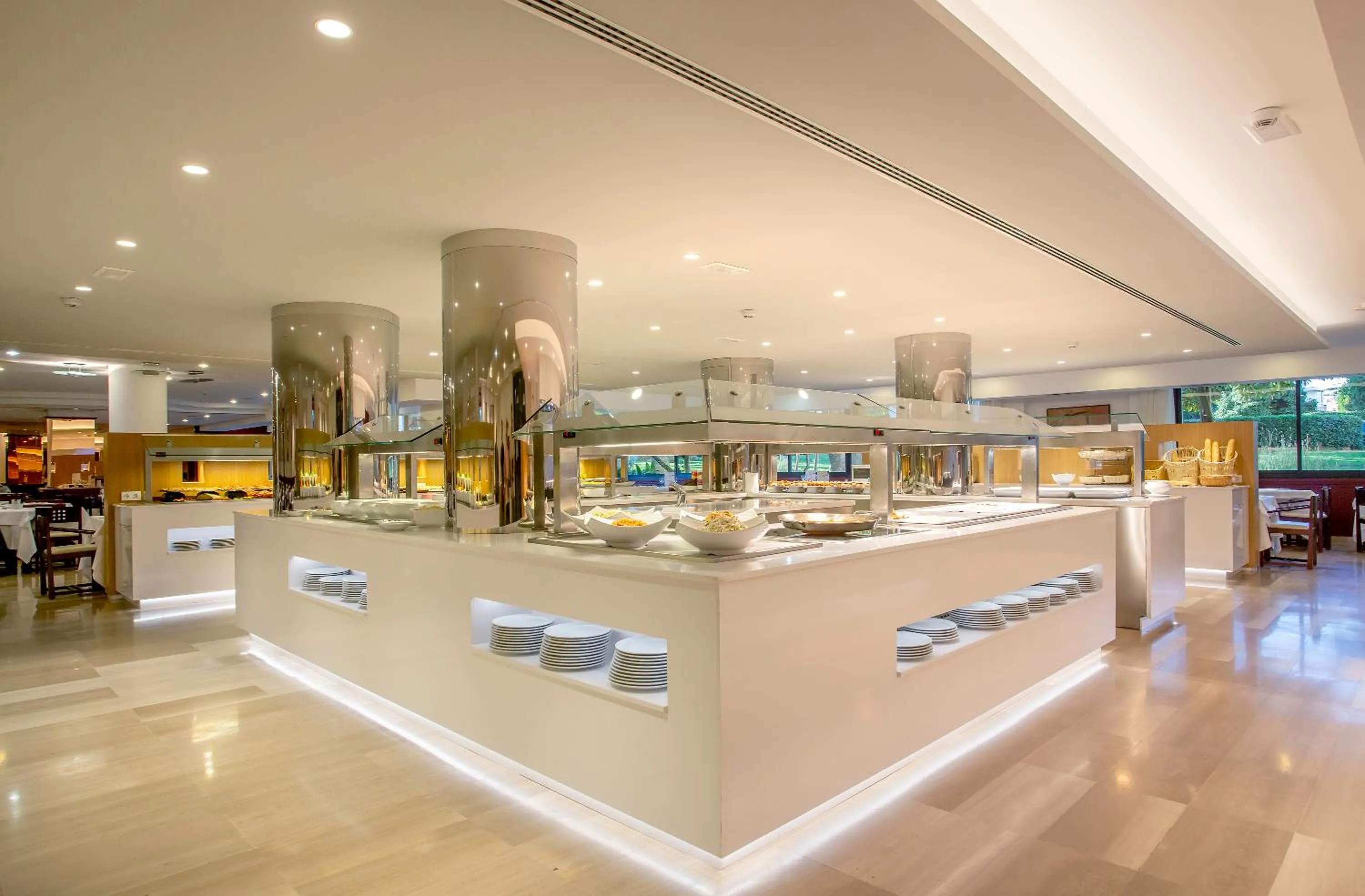 Restaurant/places to eat in Welikehotel Marfil Playa