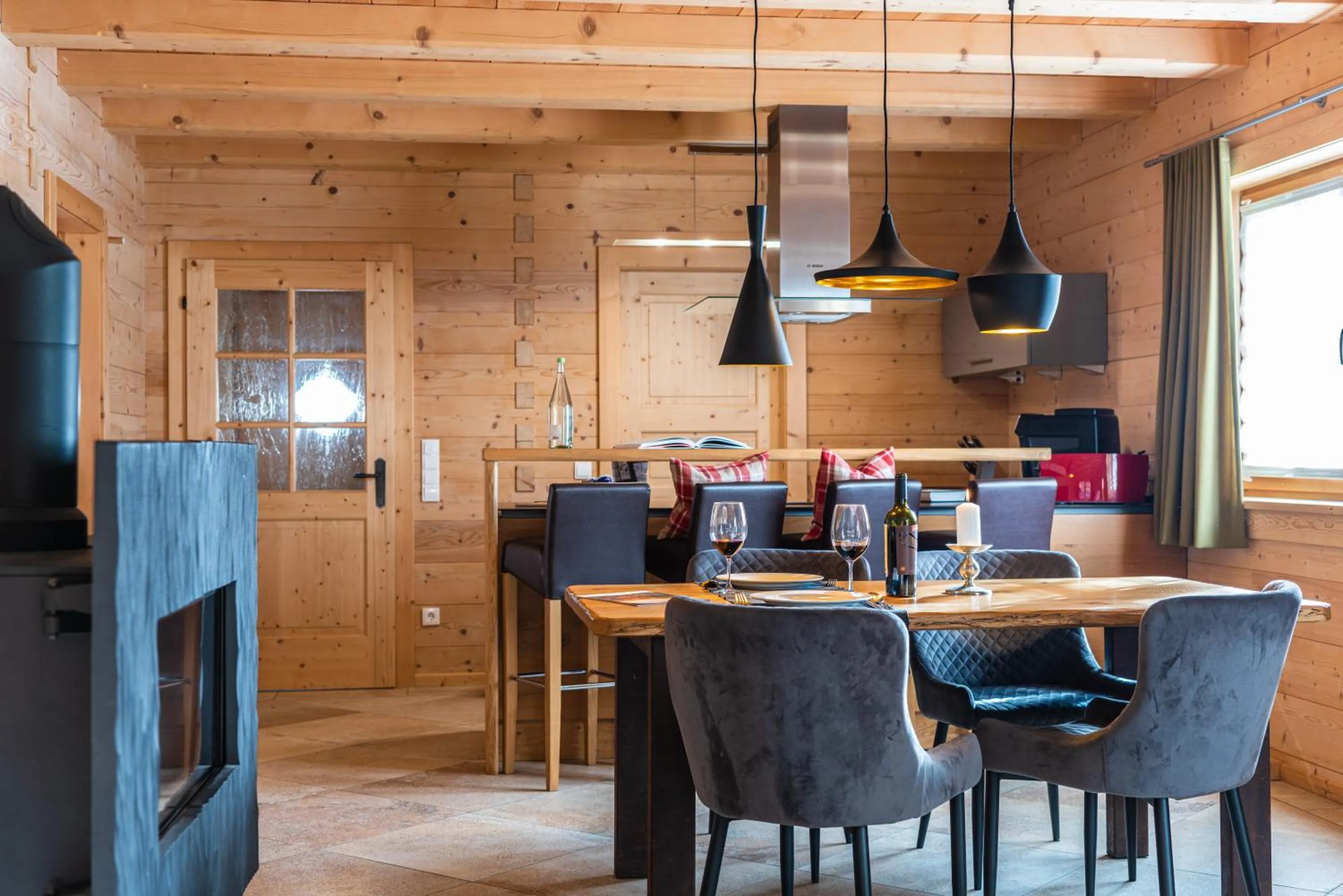 Dining area in Chalets & Apartments Beim Waicher zwischen Salzburg und Chiemsee