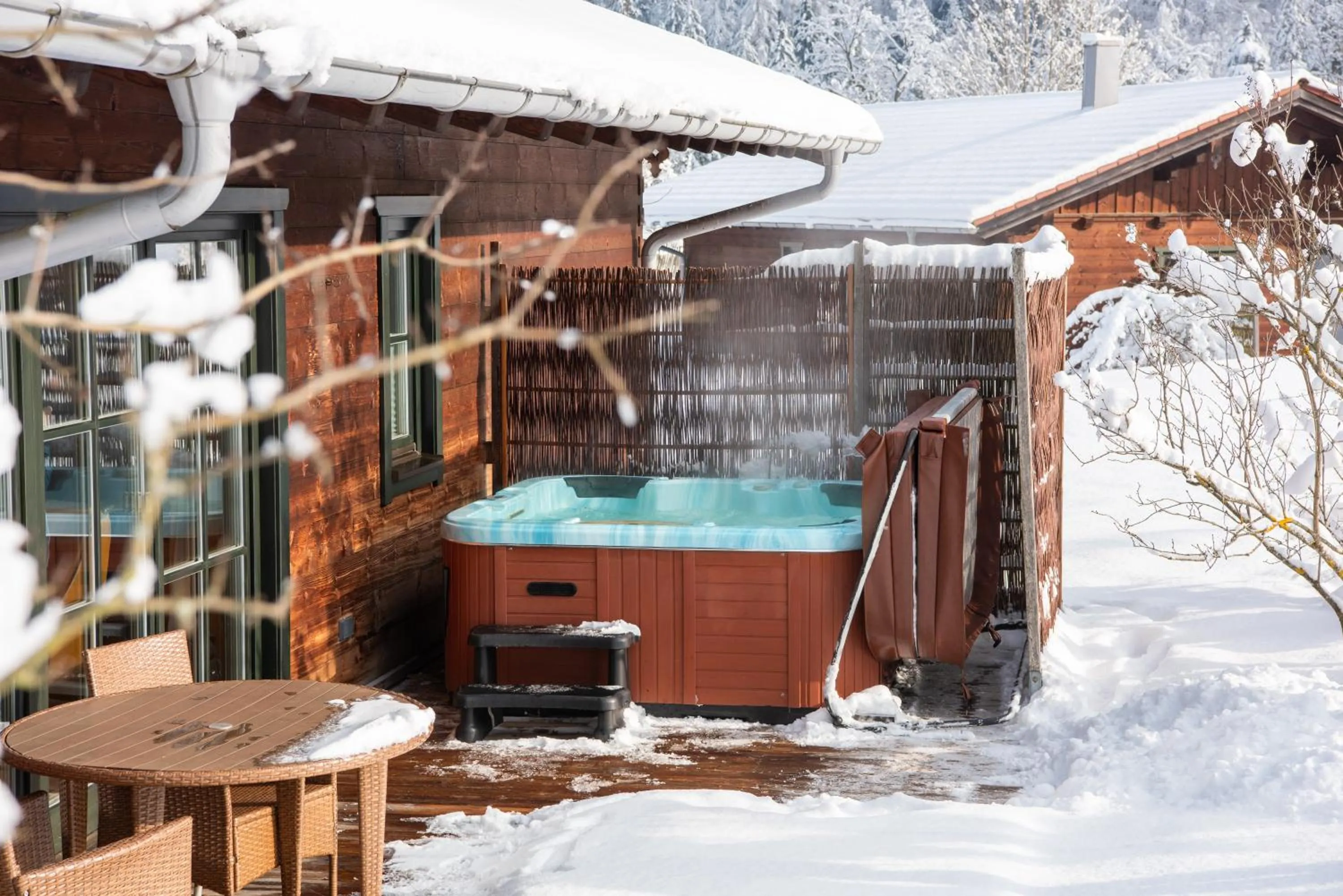 Hot Tub in Chalets & Apartments Beim Waicher zwischen Salzburg und Chiemsee