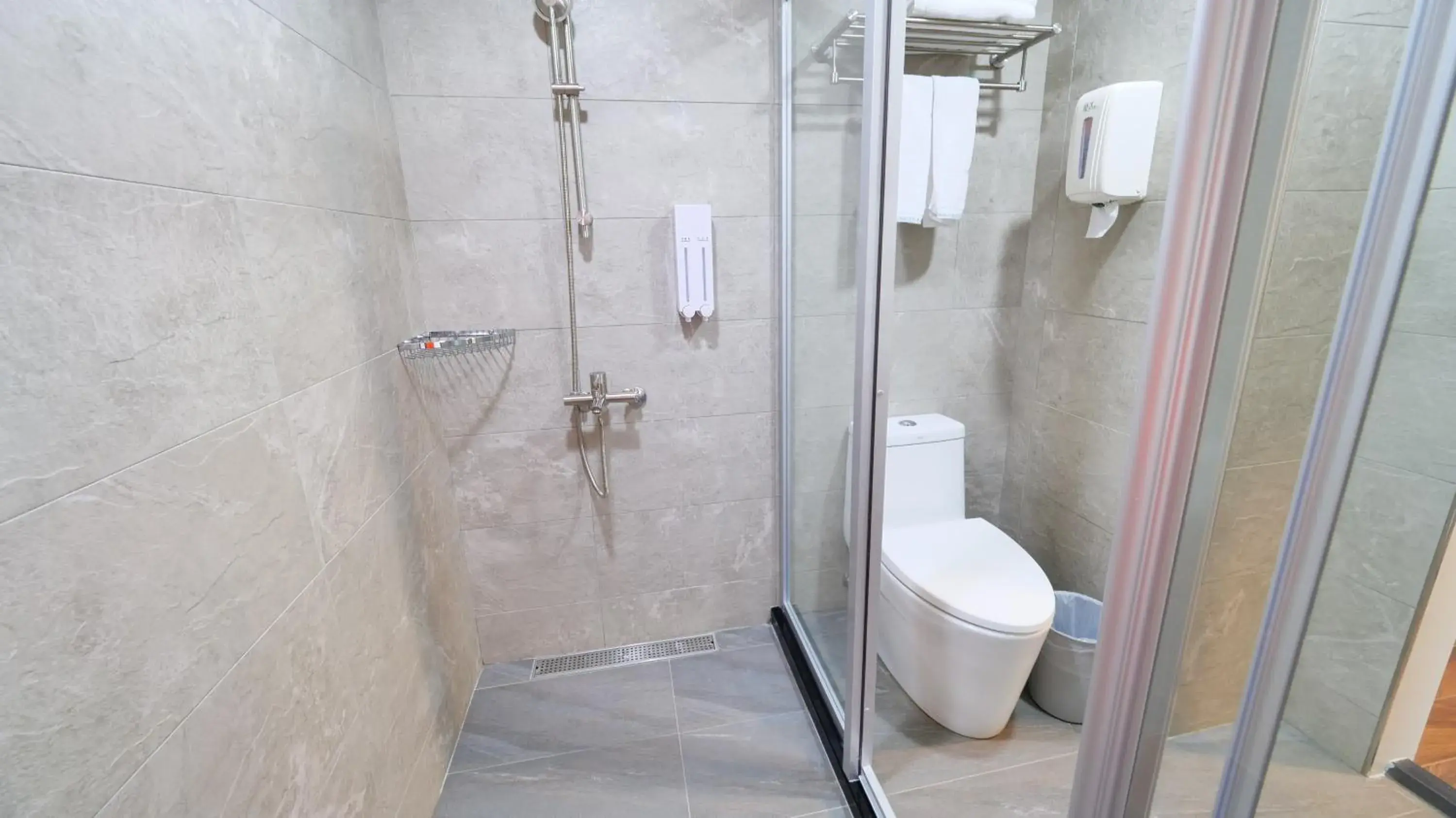 Queen Room with Balcony in Apause Hotel Queen Room with Balcony in Apause Hotel