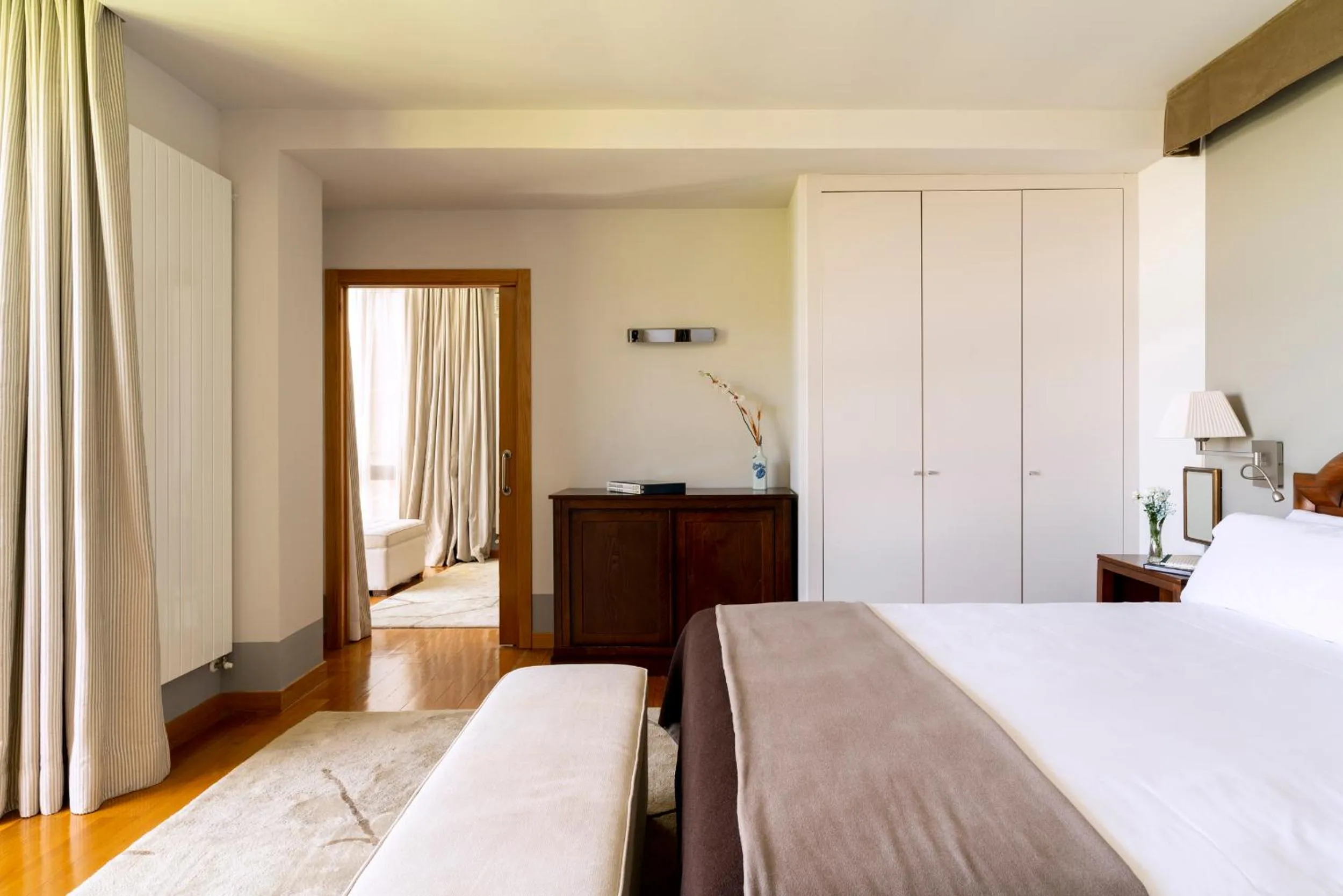 Photo of the whole room, Bed in Parador de Argómaniz