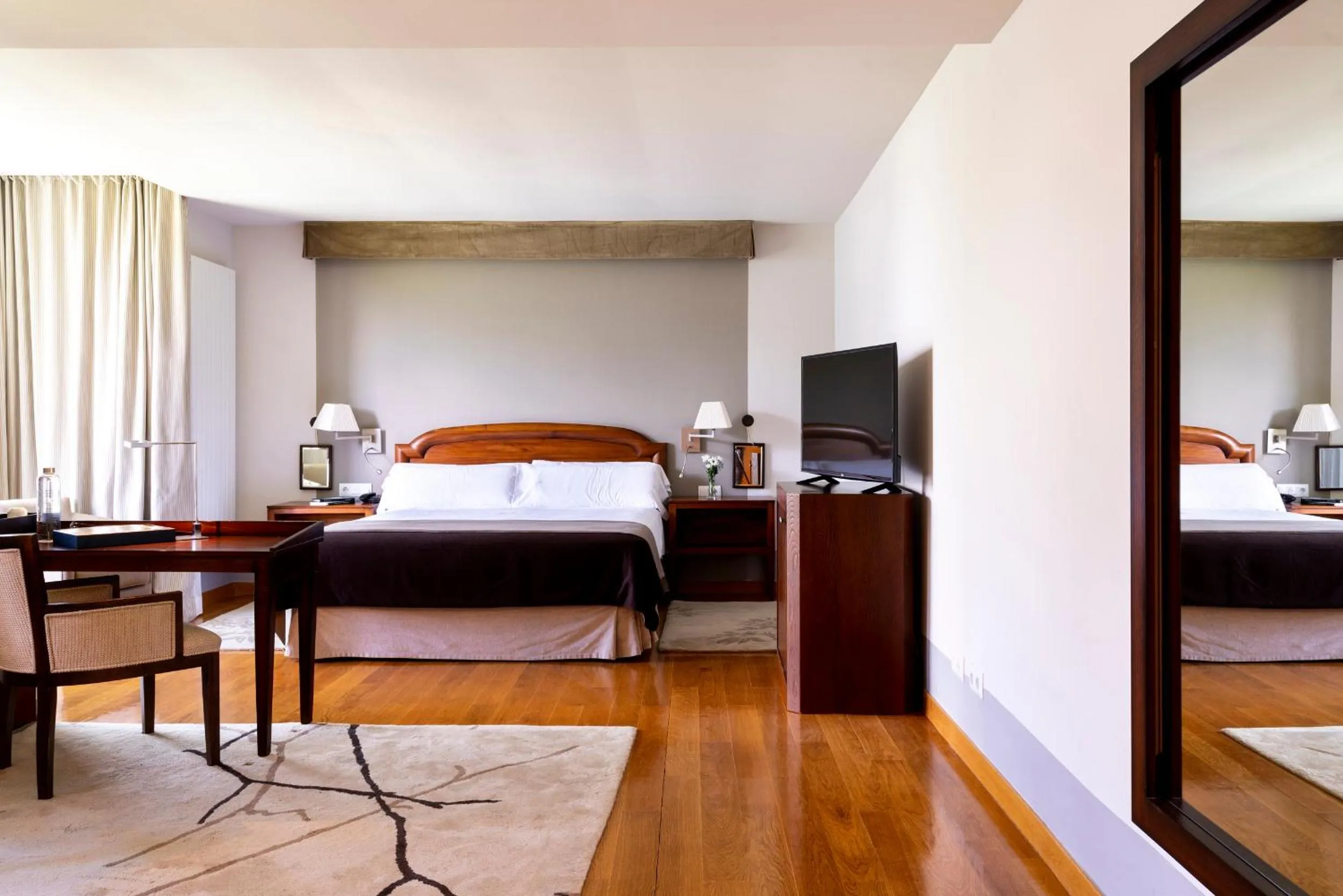 Photo of the whole room, Bed in Parador de Argómaniz