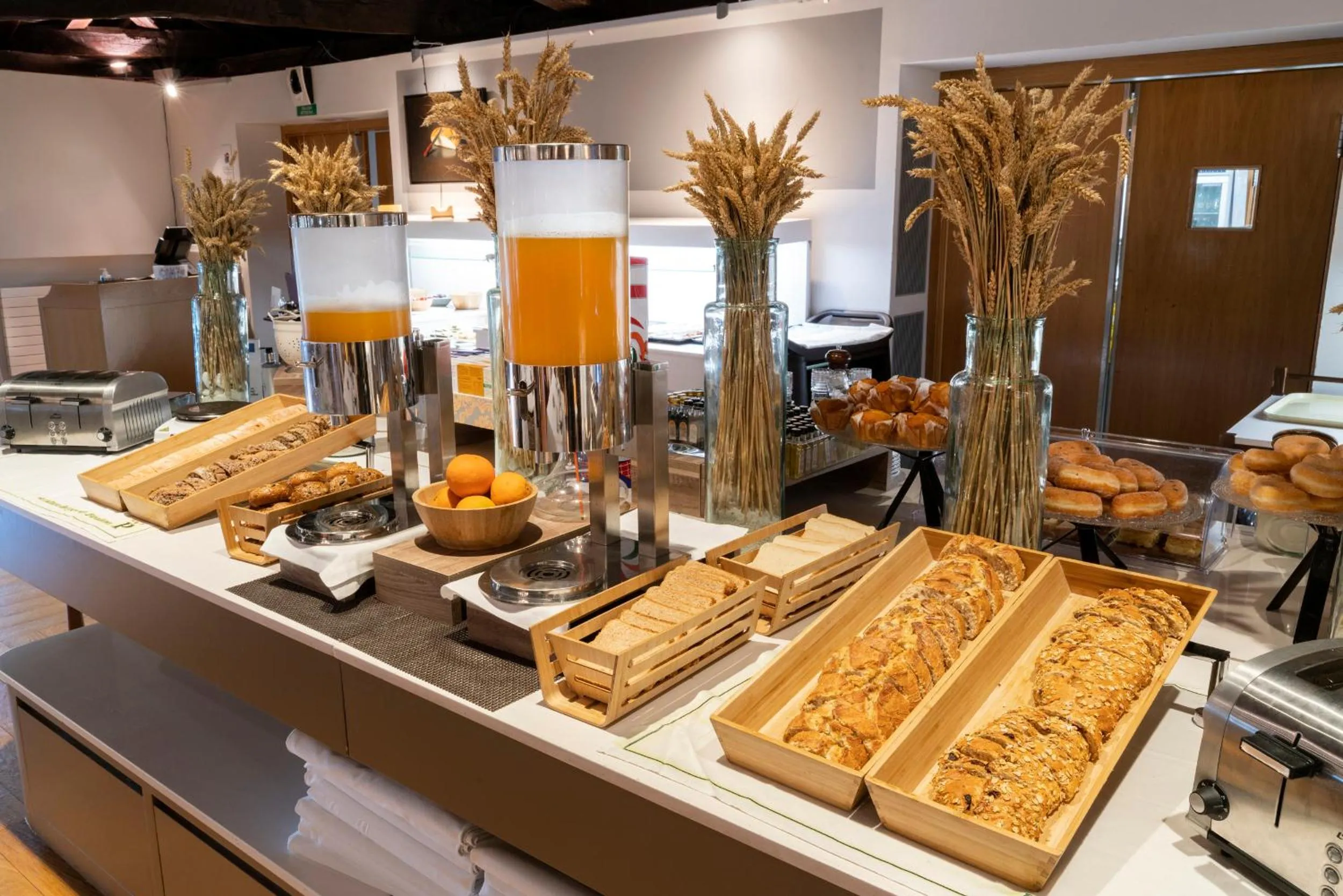 Buffet breakfast in Parador de Argómaniz