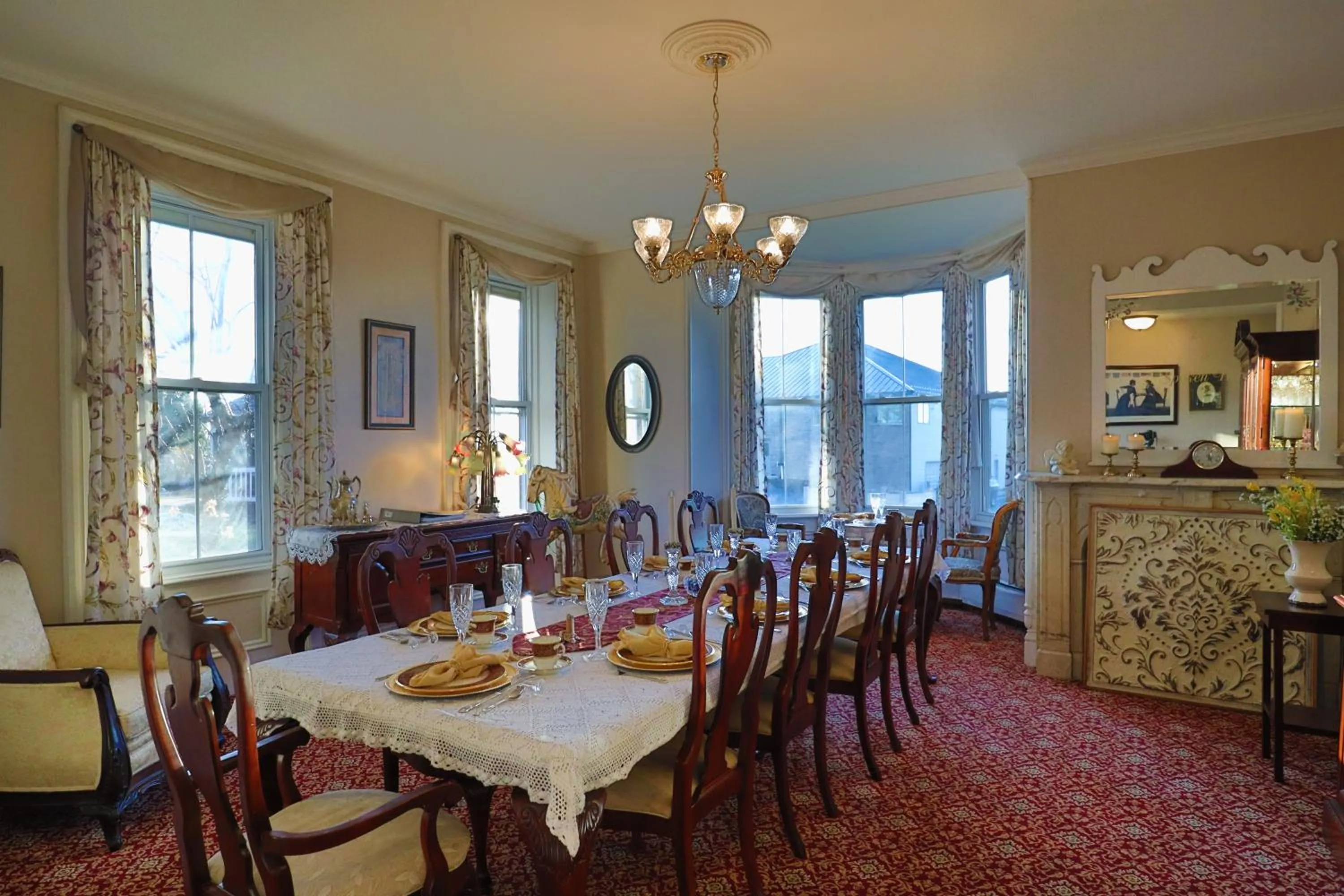 Dining area in Cloran Mansion Bed & Breakfast