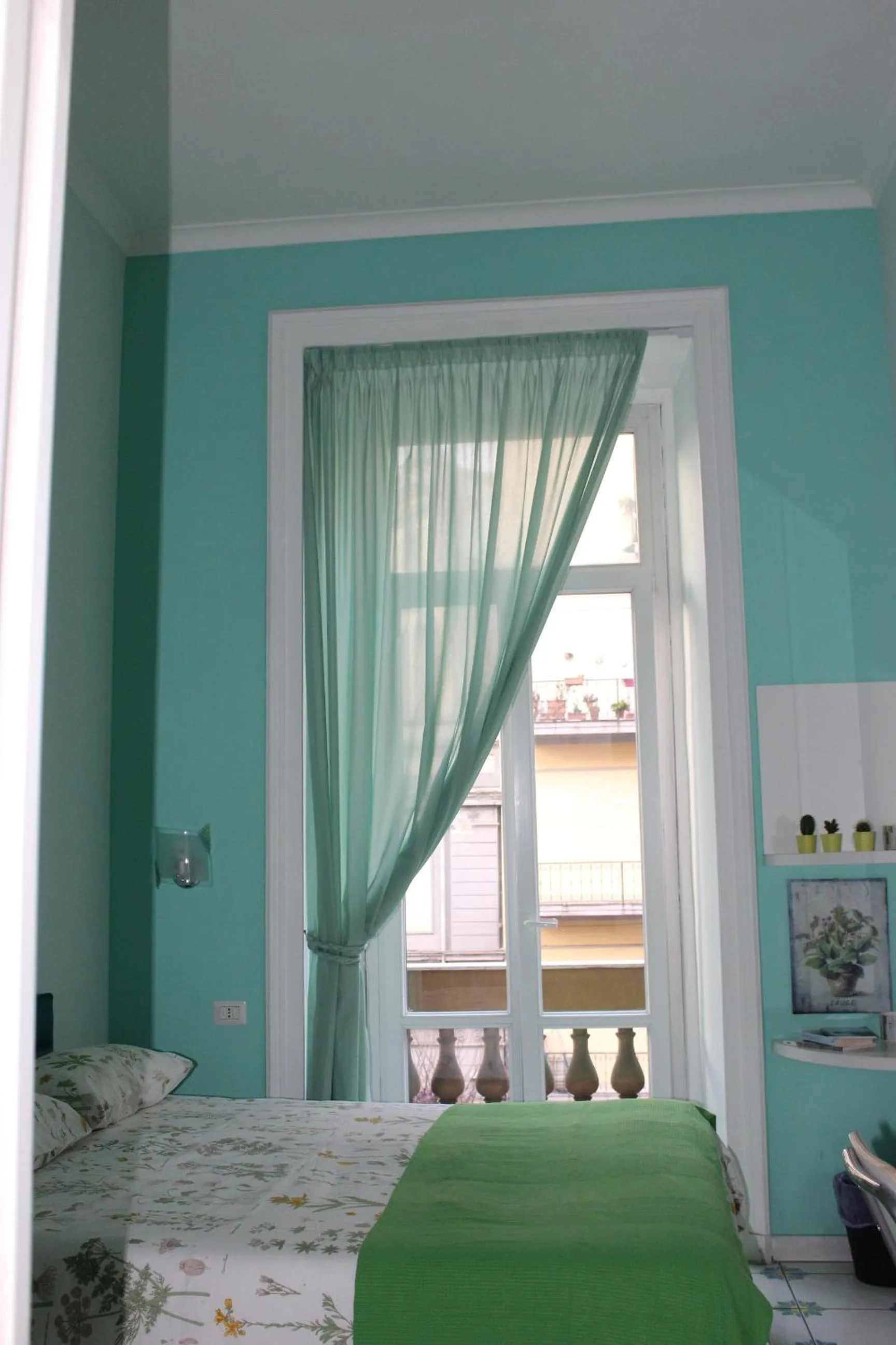 Photo of the whole room, Bed in Viaggio a Napoli B&B