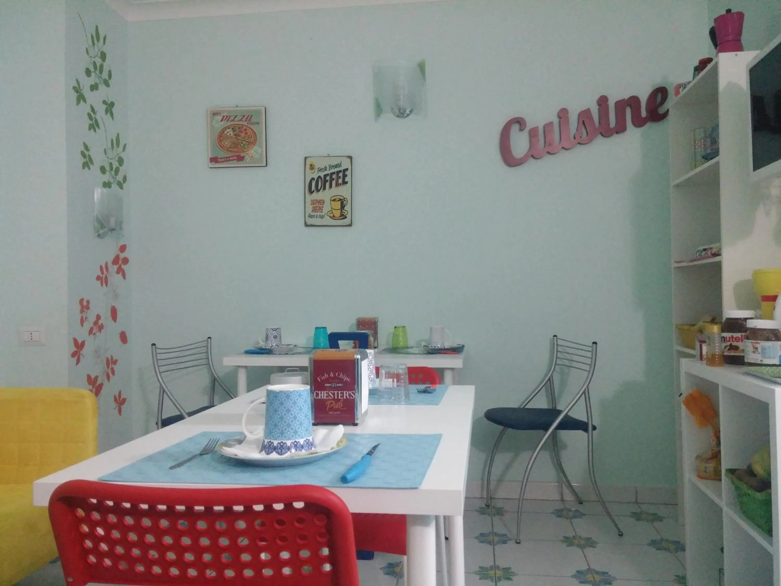 Communal kitchen in Viaggio a Napoli B&B