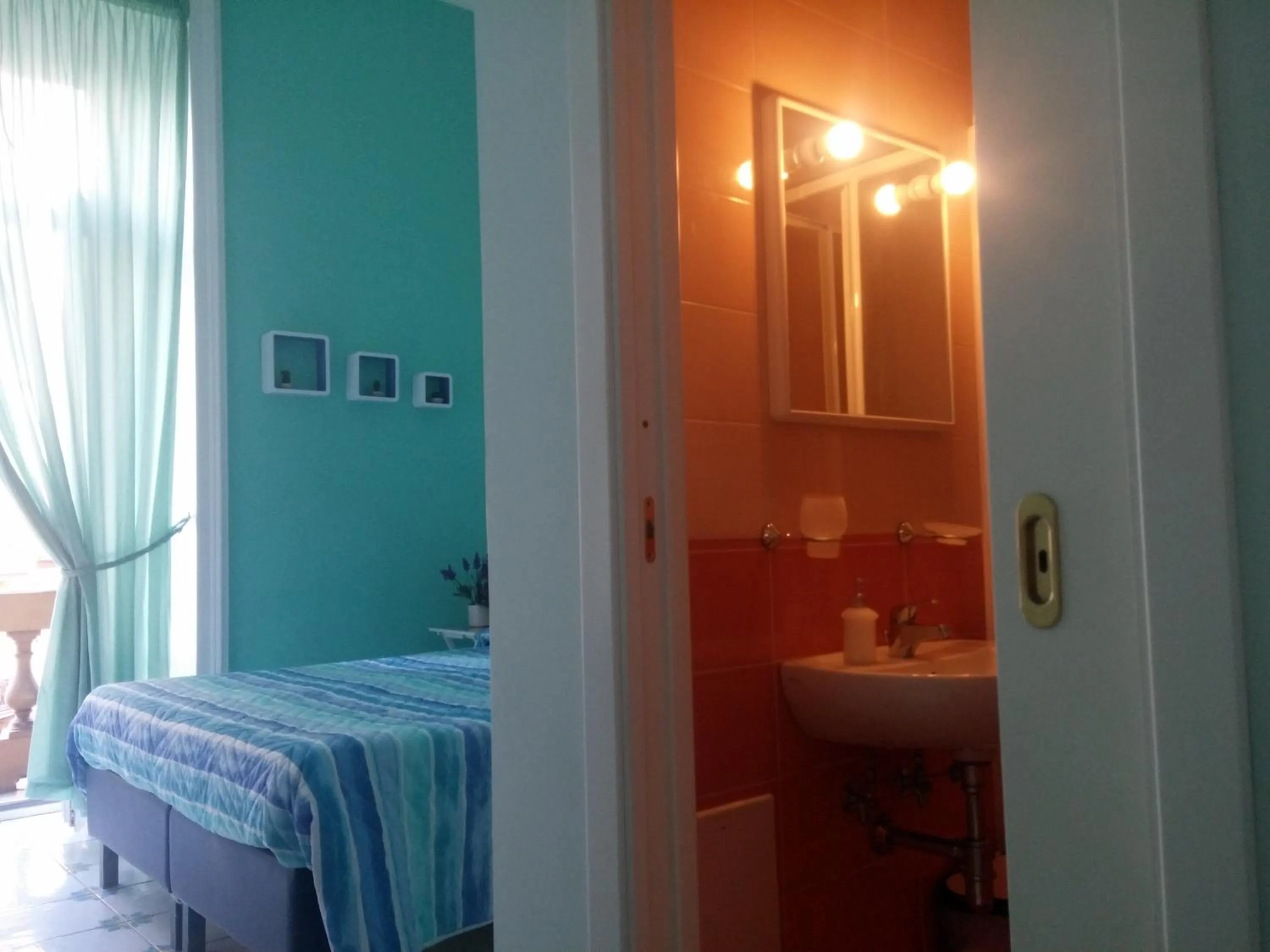 Photo of the whole room, Bed in Viaggio a Napoli B&B