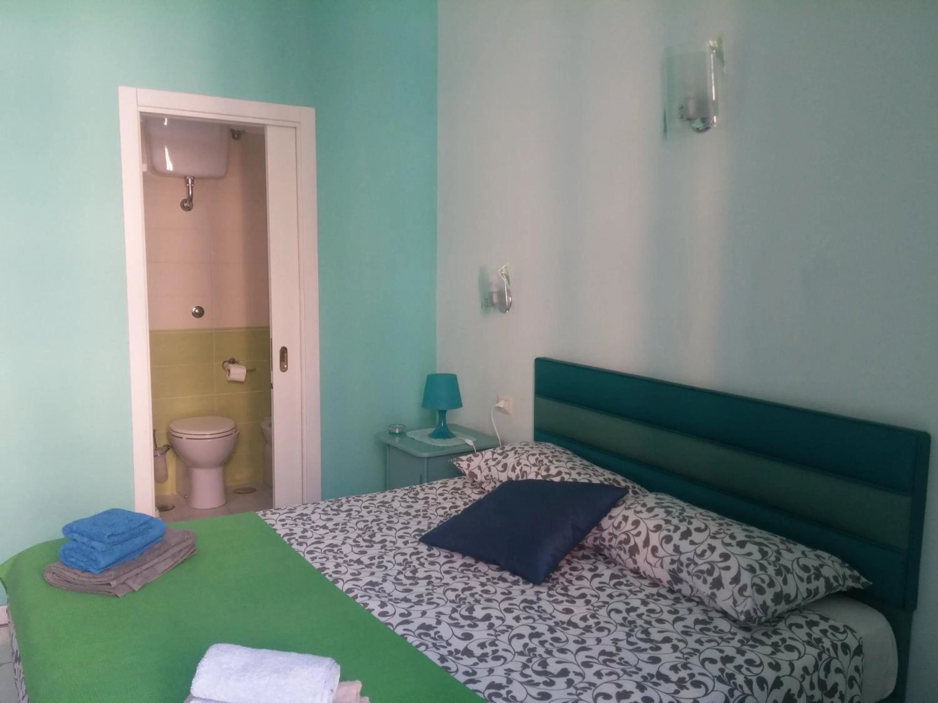 Photo of the whole room, Bed in Viaggio a Napoli B&B