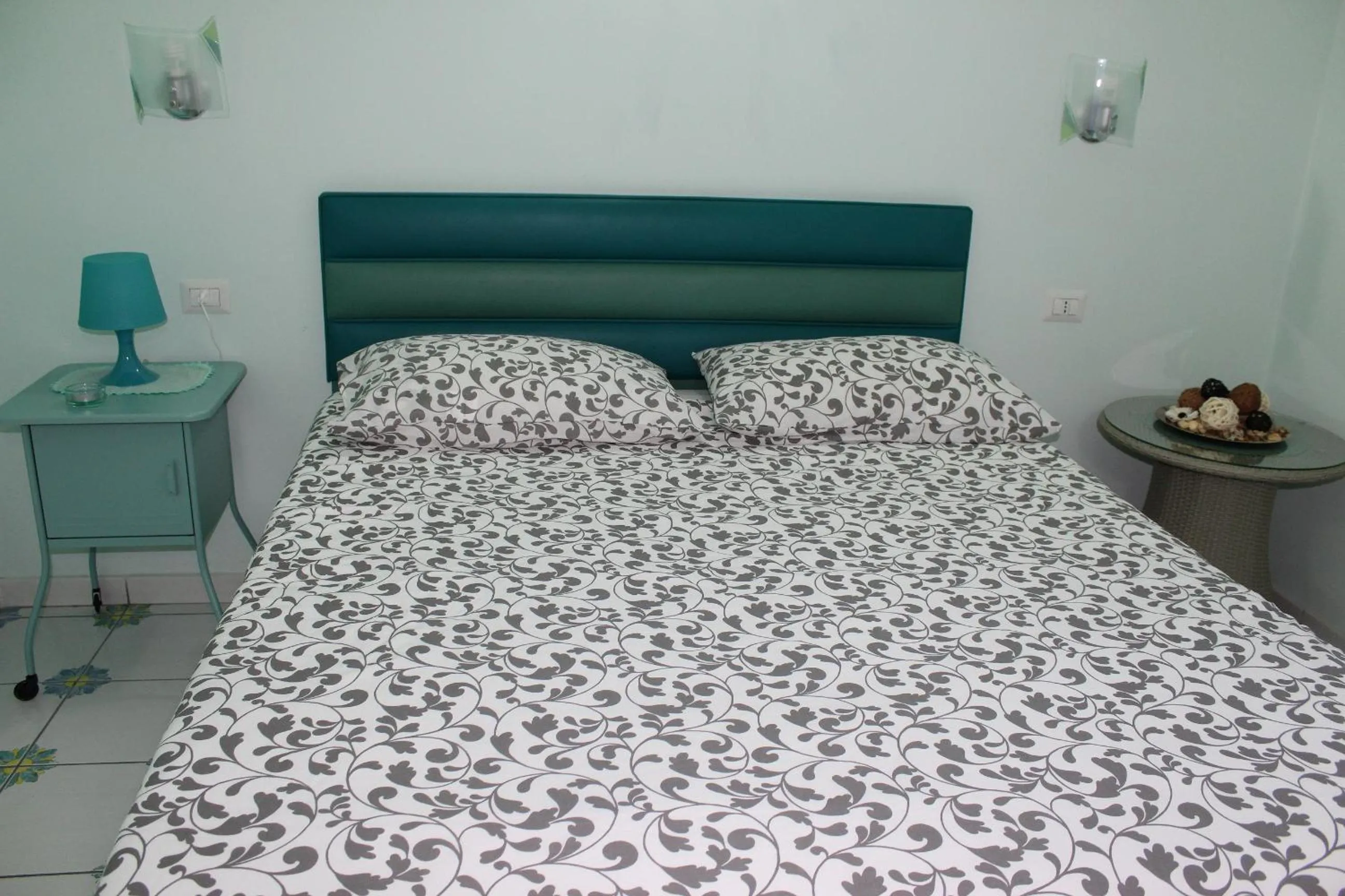 Photo of the whole room, Bed in Viaggio a Napoli B&B