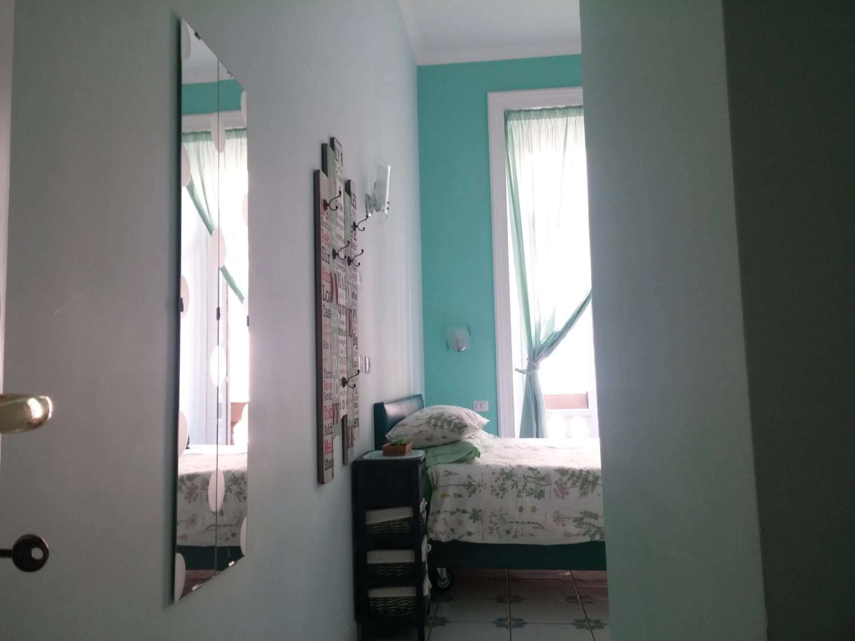 Photo of the whole room, Bed in Viaggio a Napoli B&B