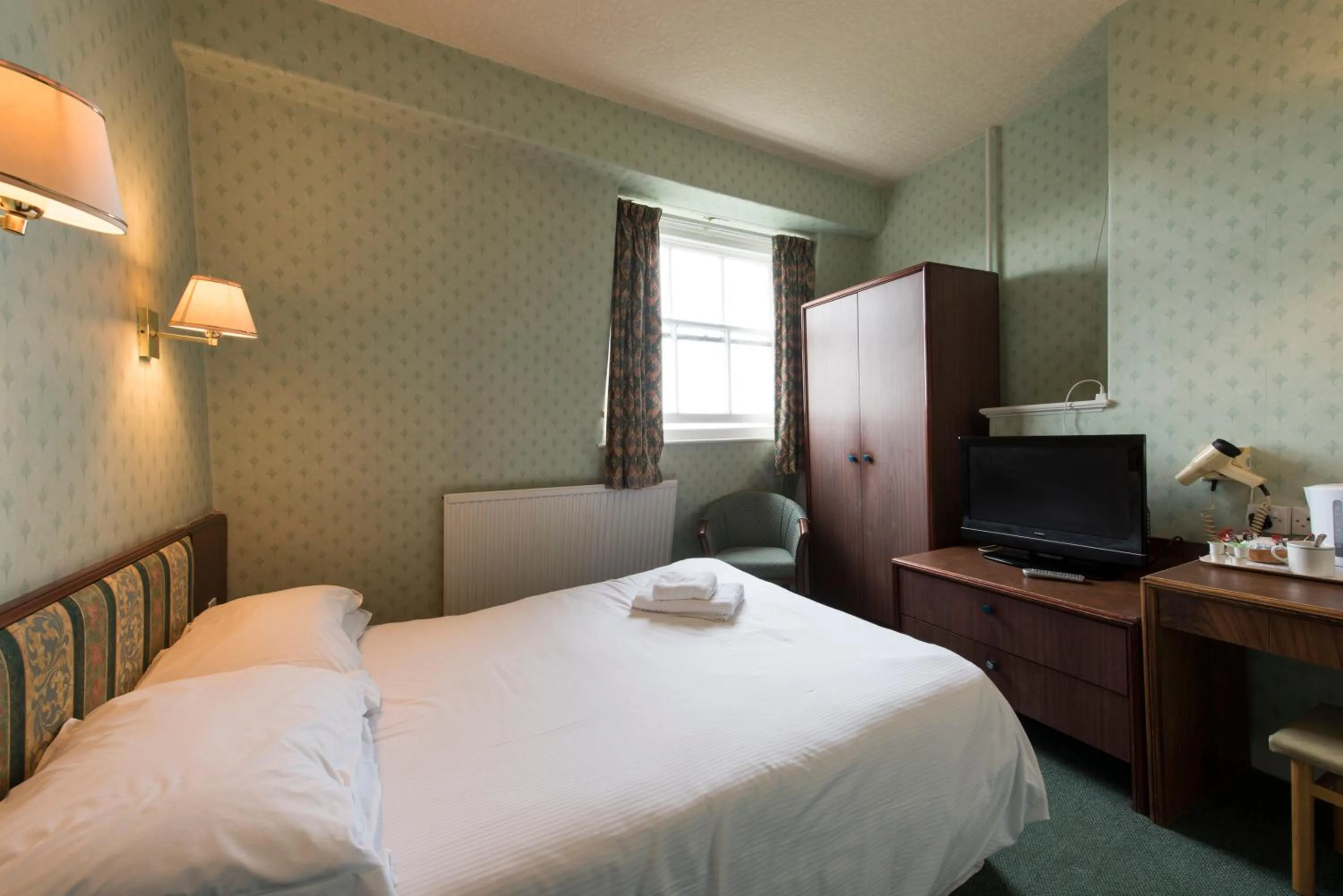 Bedroom, Bed in The Esplanade Hotel