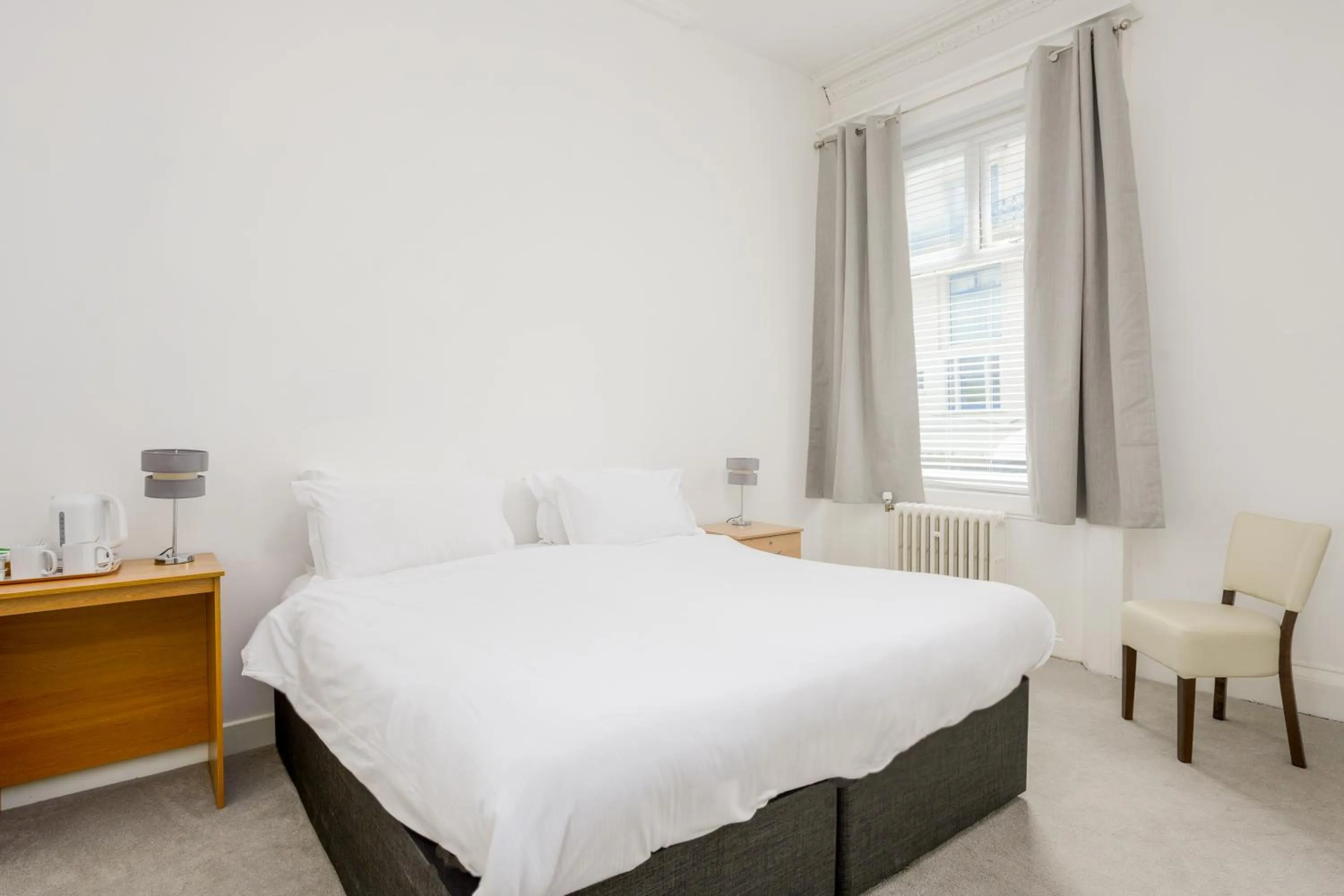 Bedroom, Bed in The Esplanade Hotel