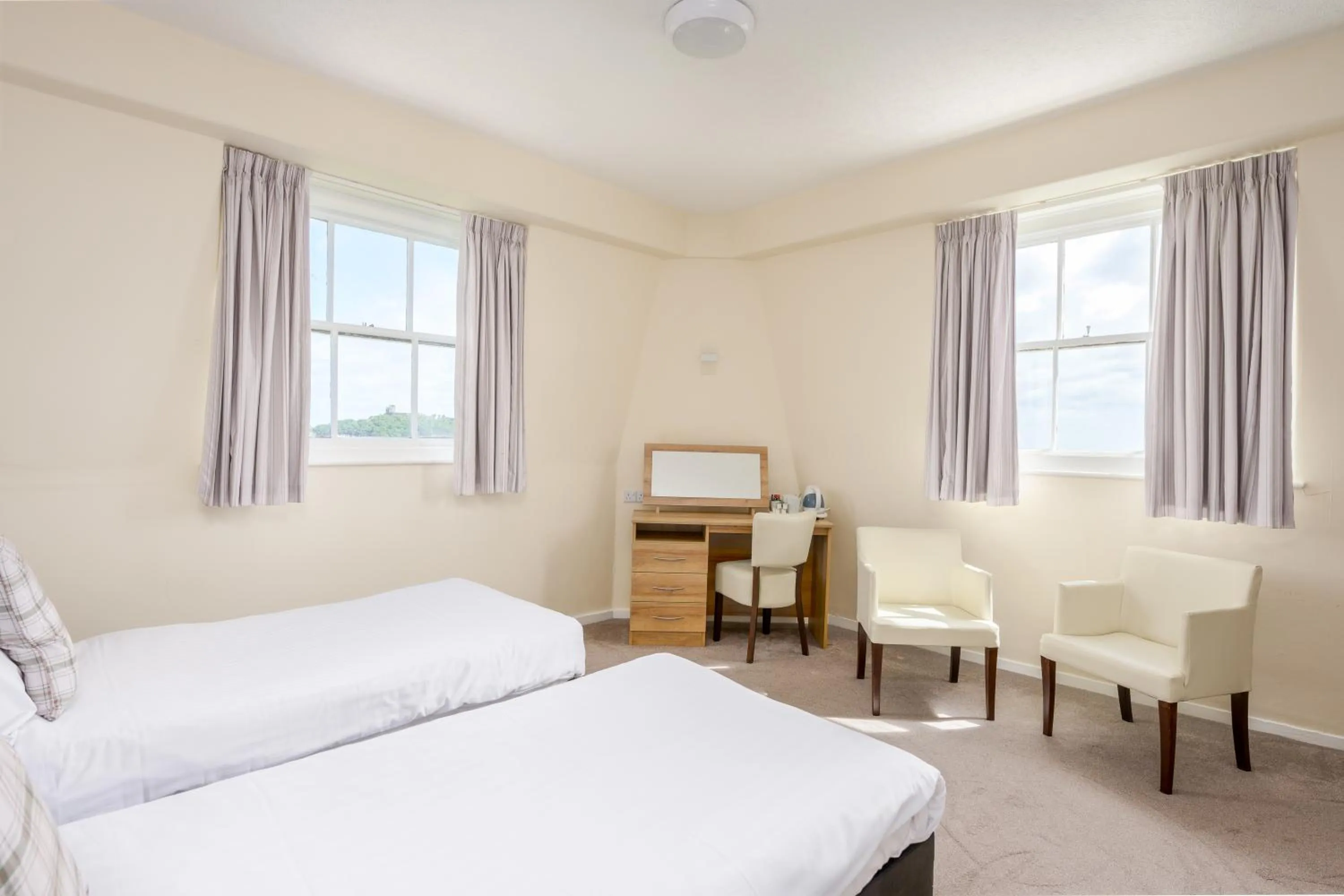 Bedroom, Bed in The Esplanade Hotel