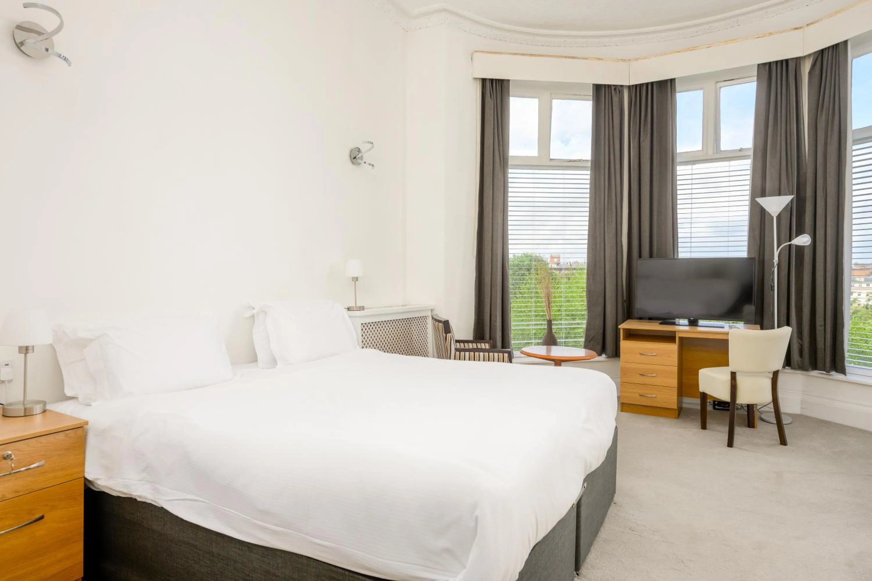 Bedroom, Bed in The Esplanade Hotel