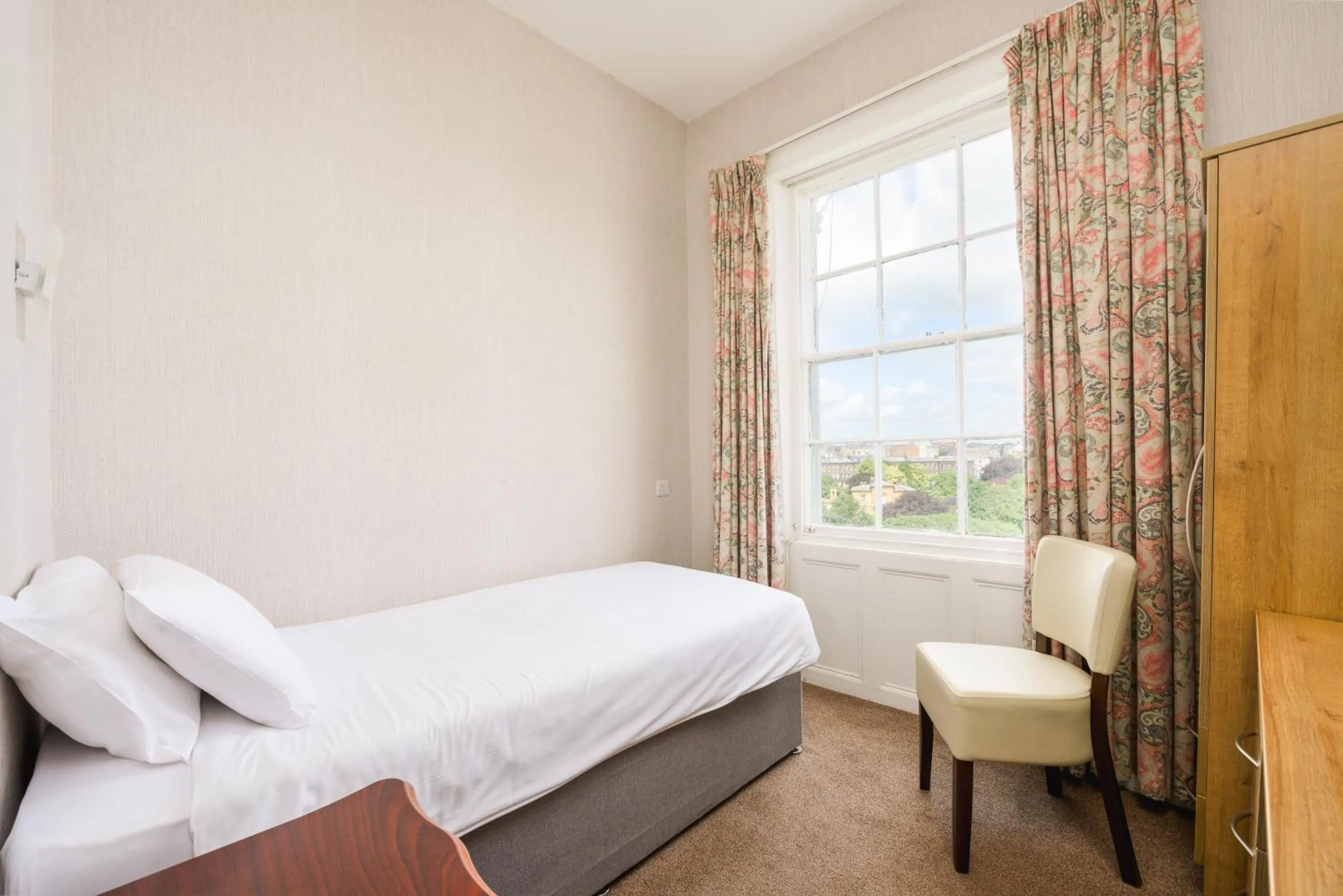 Bedroom, Bed in The Esplanade Hotel