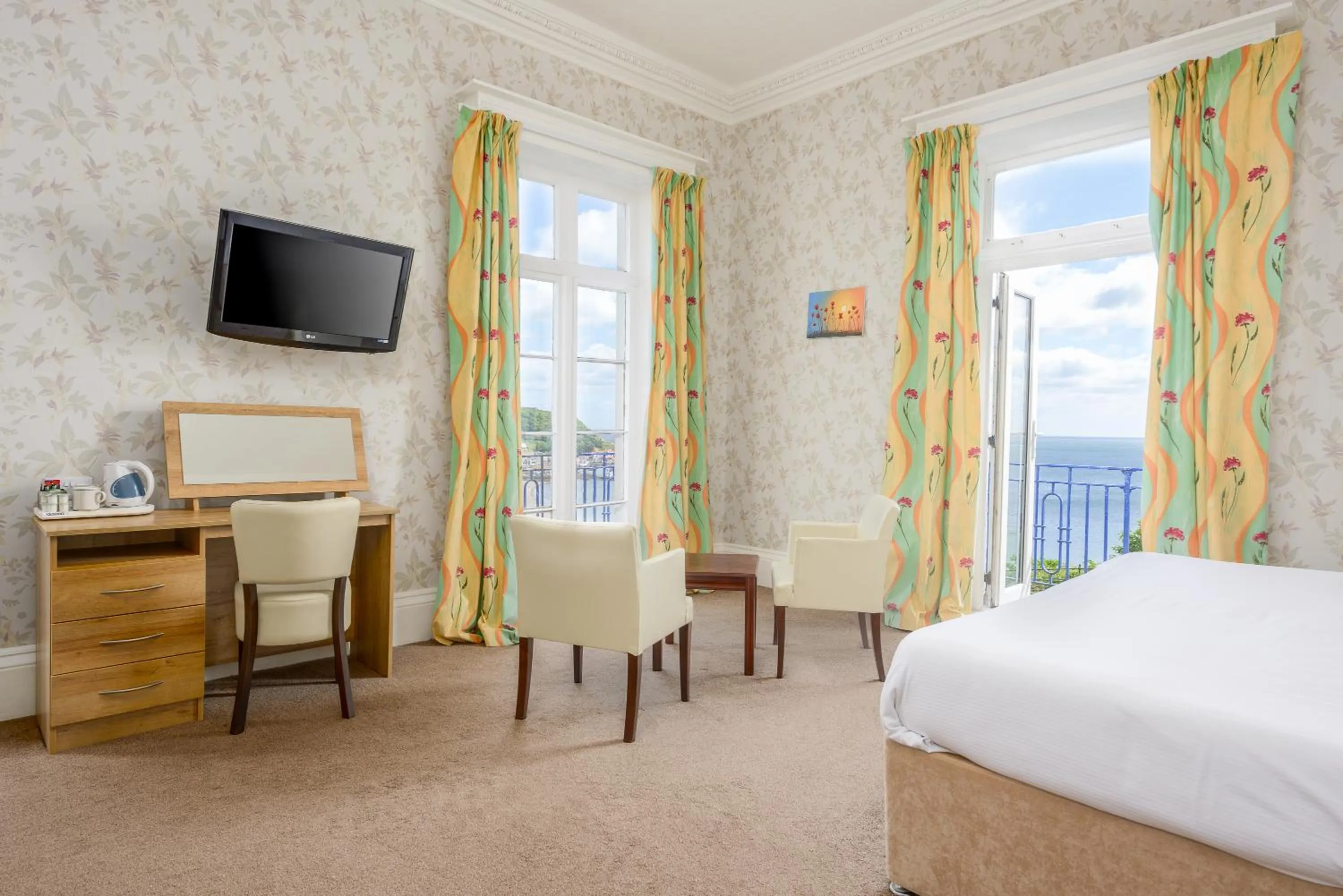 Bedroom, Bed in The Esplanade Hotel