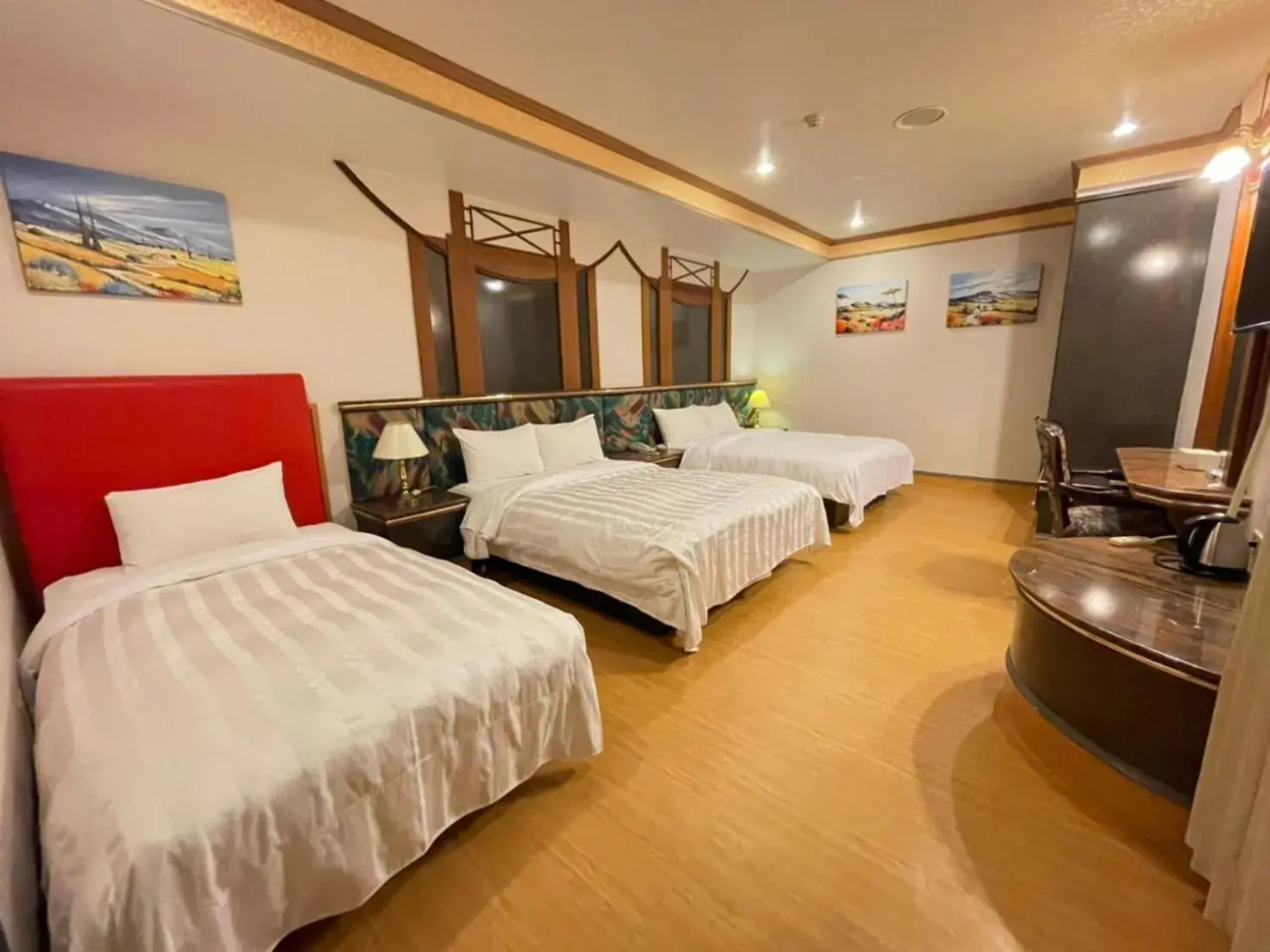 Photo of the whole room, Bed in Wenpin Hotel - Pier 2