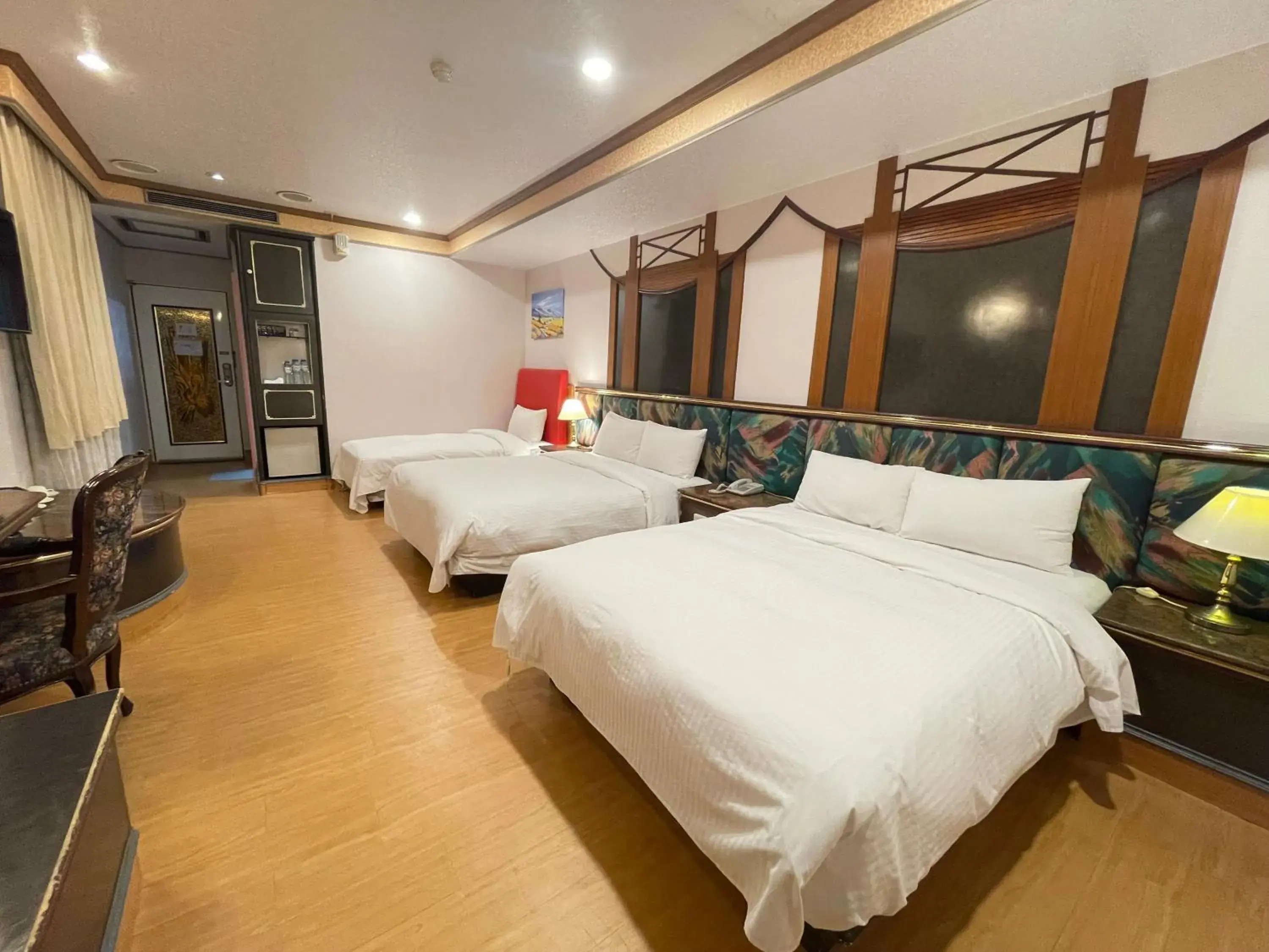 Photo of the whole room, Bed in Wenpin Hotel - Pier 2