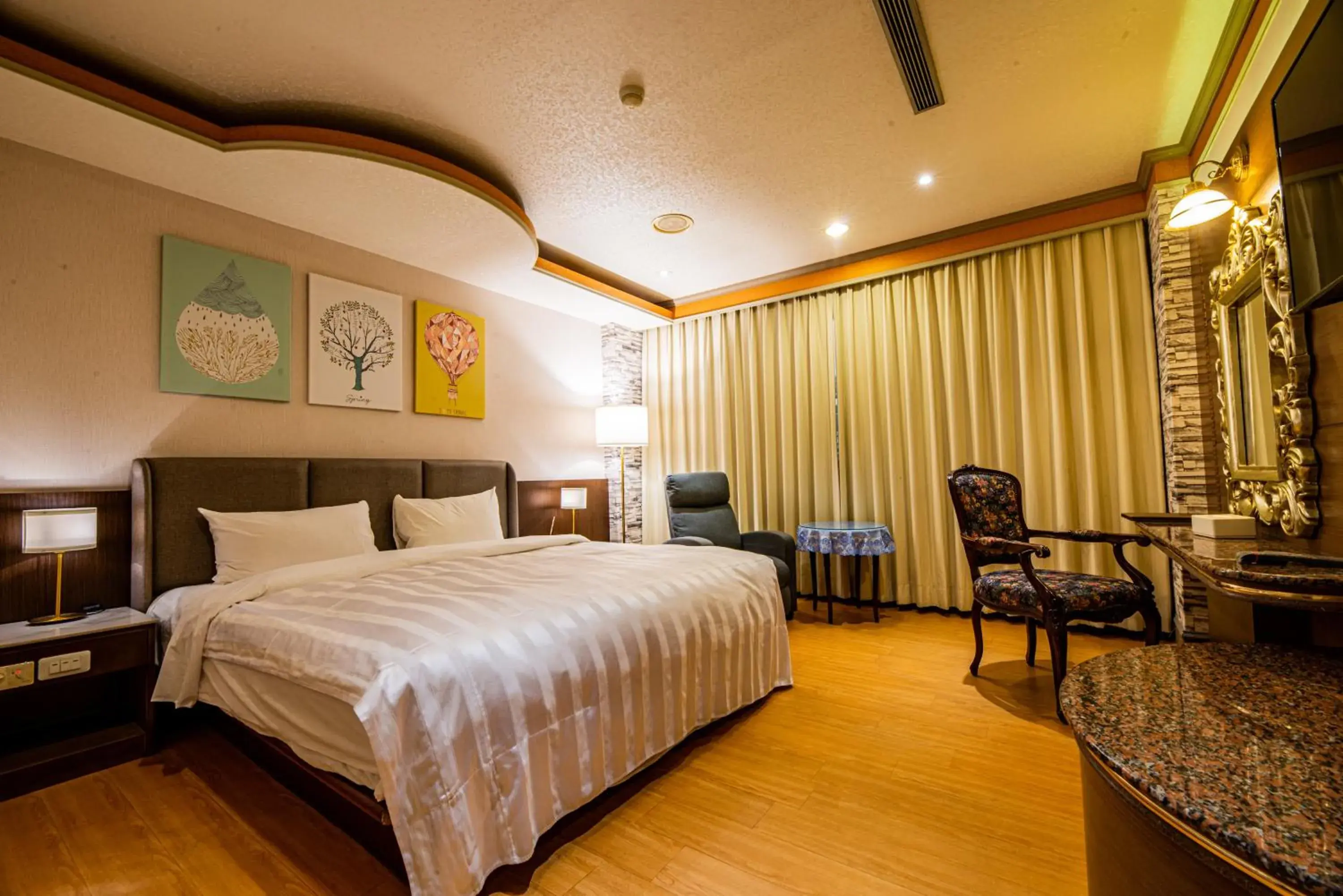 Photo of the whole room, Bed in Wenpin Hotel - Pier 2