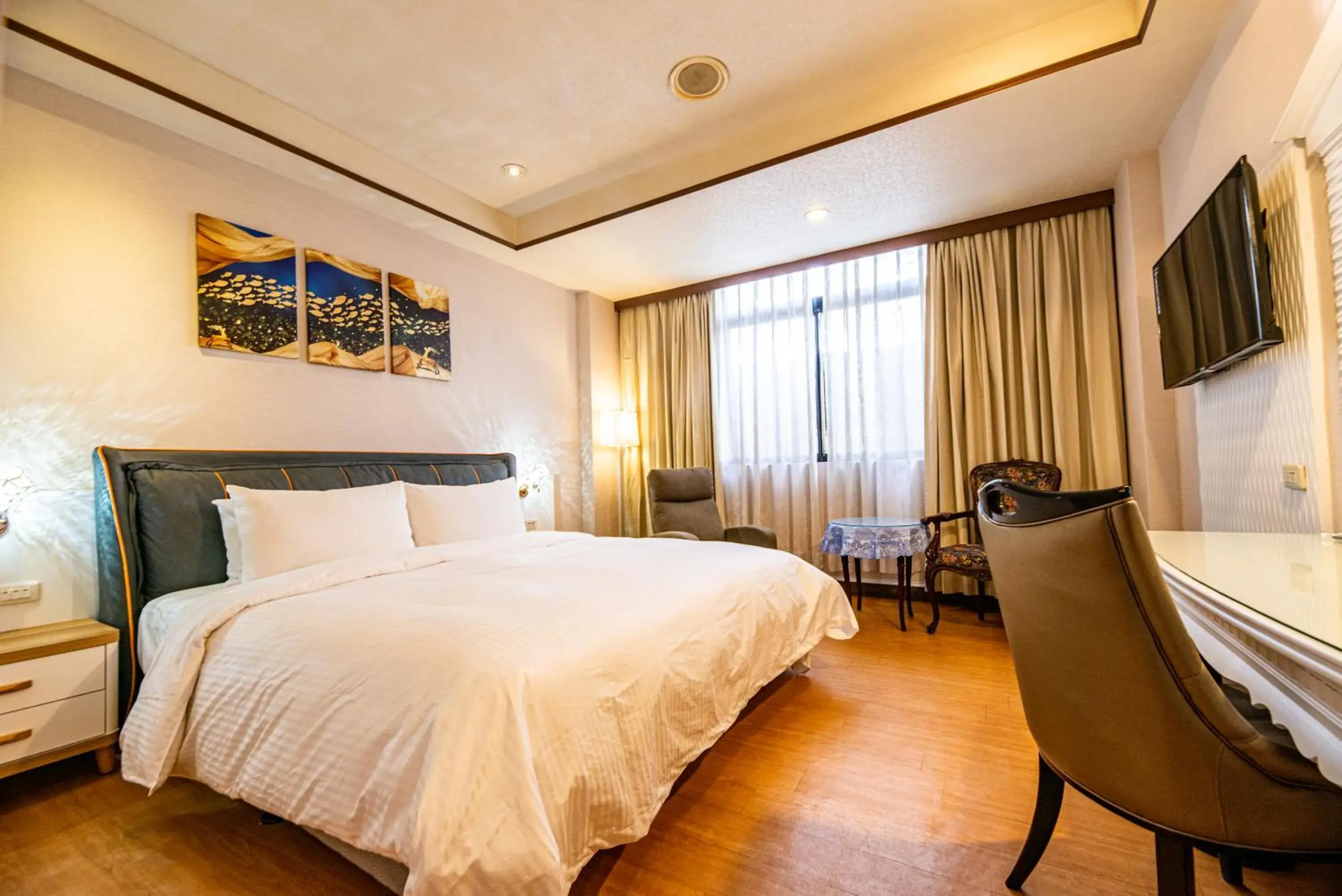 Photo of the whole room, Bed in Wenpin Hotel - Pier 2