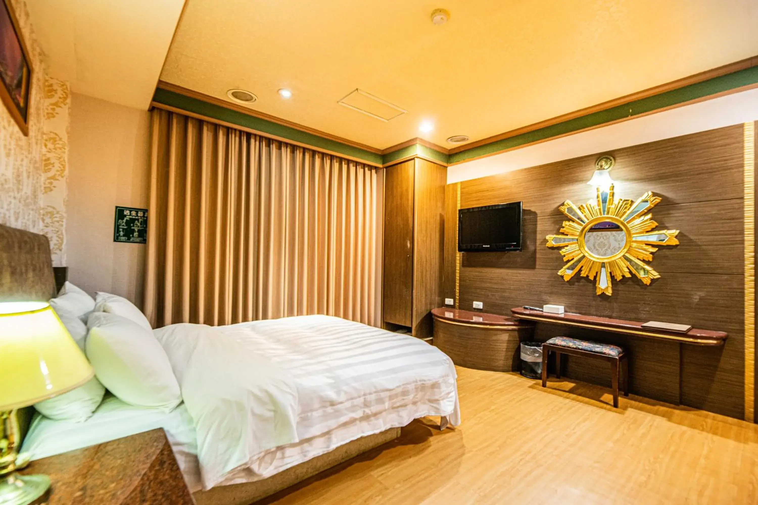 Photo of the whole room, Bed in Wenpin Hotel - Pier 2