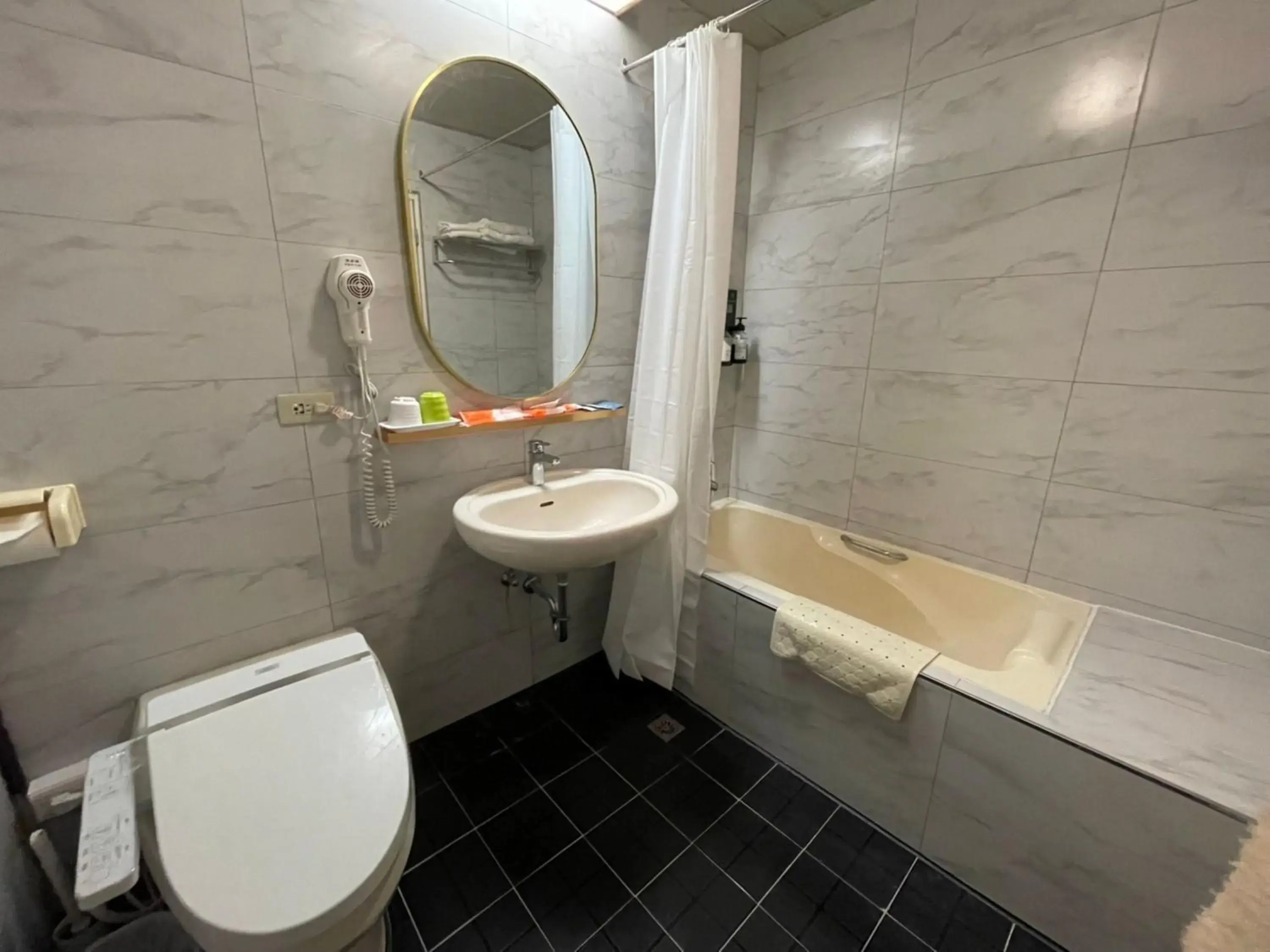 Toilet, Bathroom in Wenpin Hotel - Pier 2