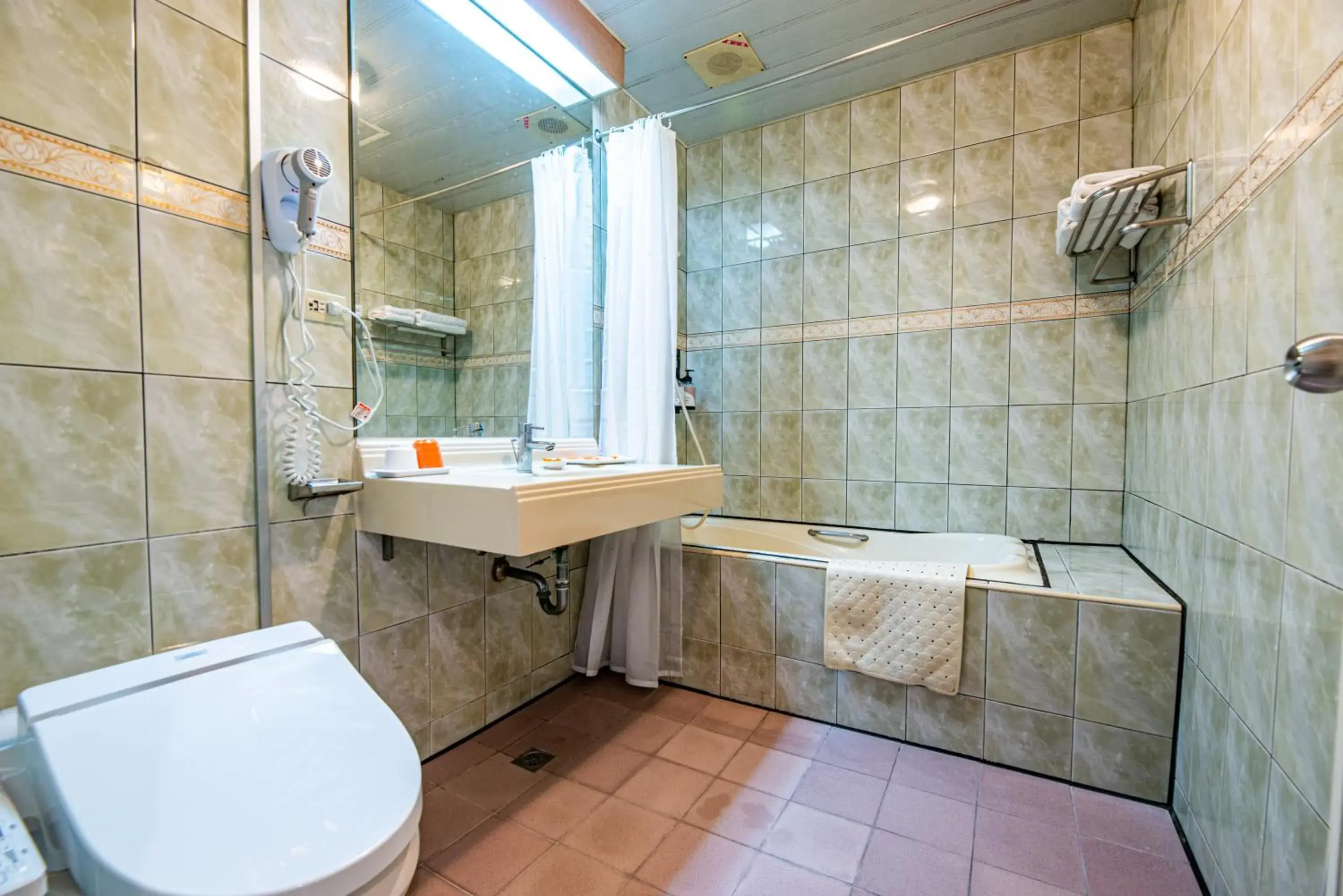 Bathroom in Wenpin Hotel - Pier 2